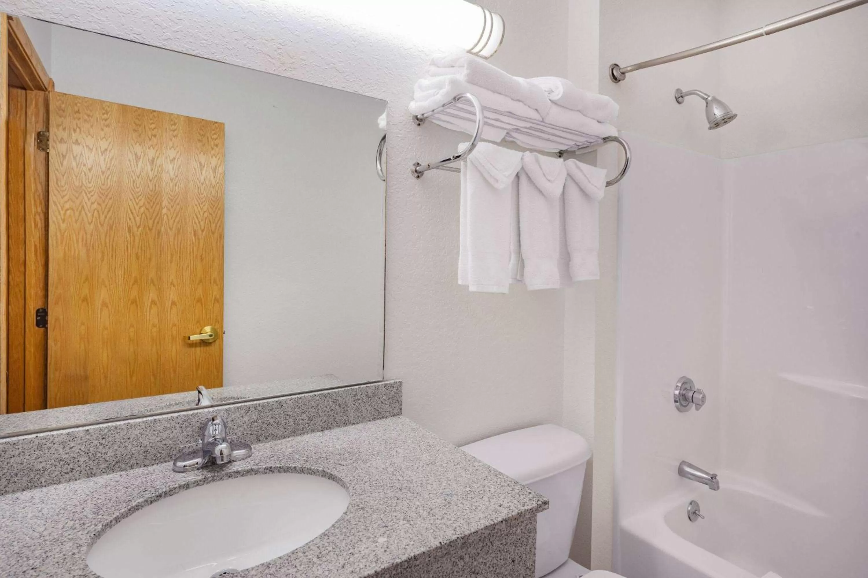 TV and multimedia in Ramada by Wyndham Keystone Near Mt Rushmore