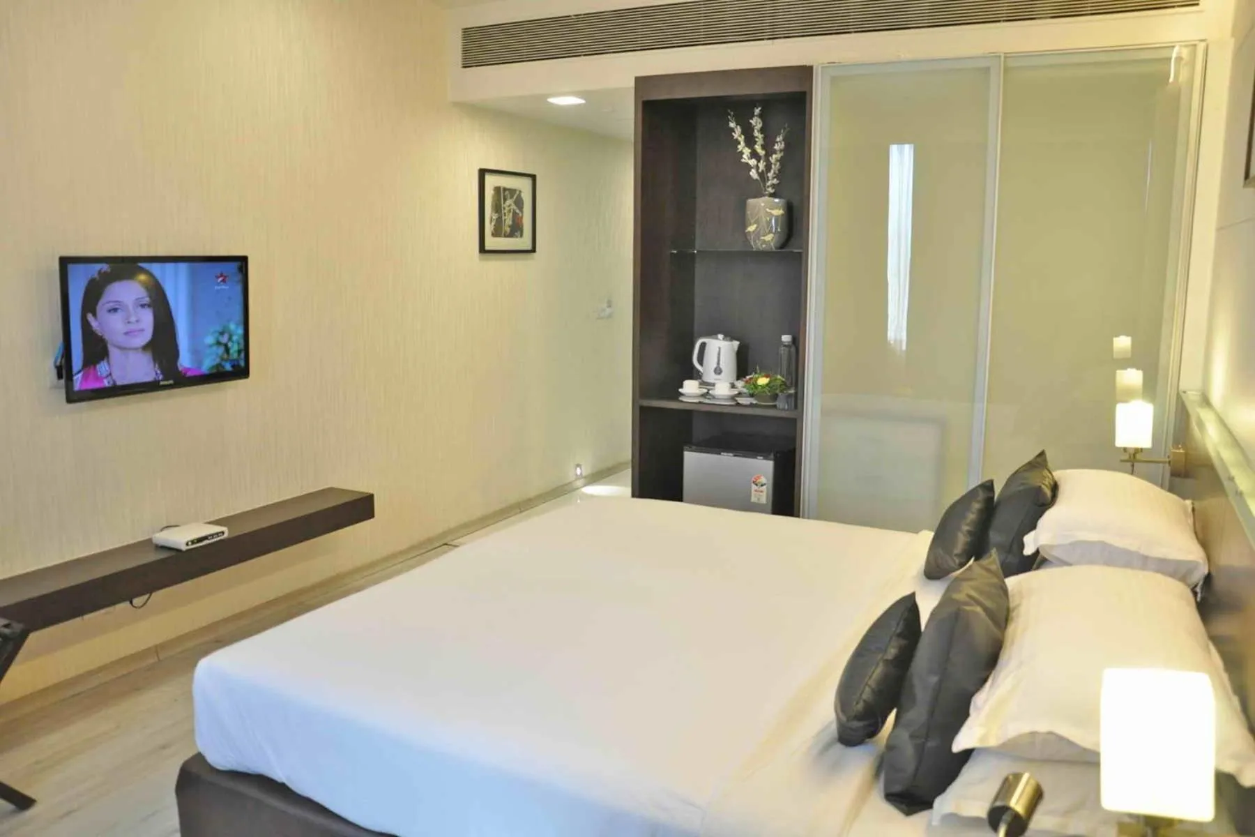 Bedroom in Comfort Inn Sunset