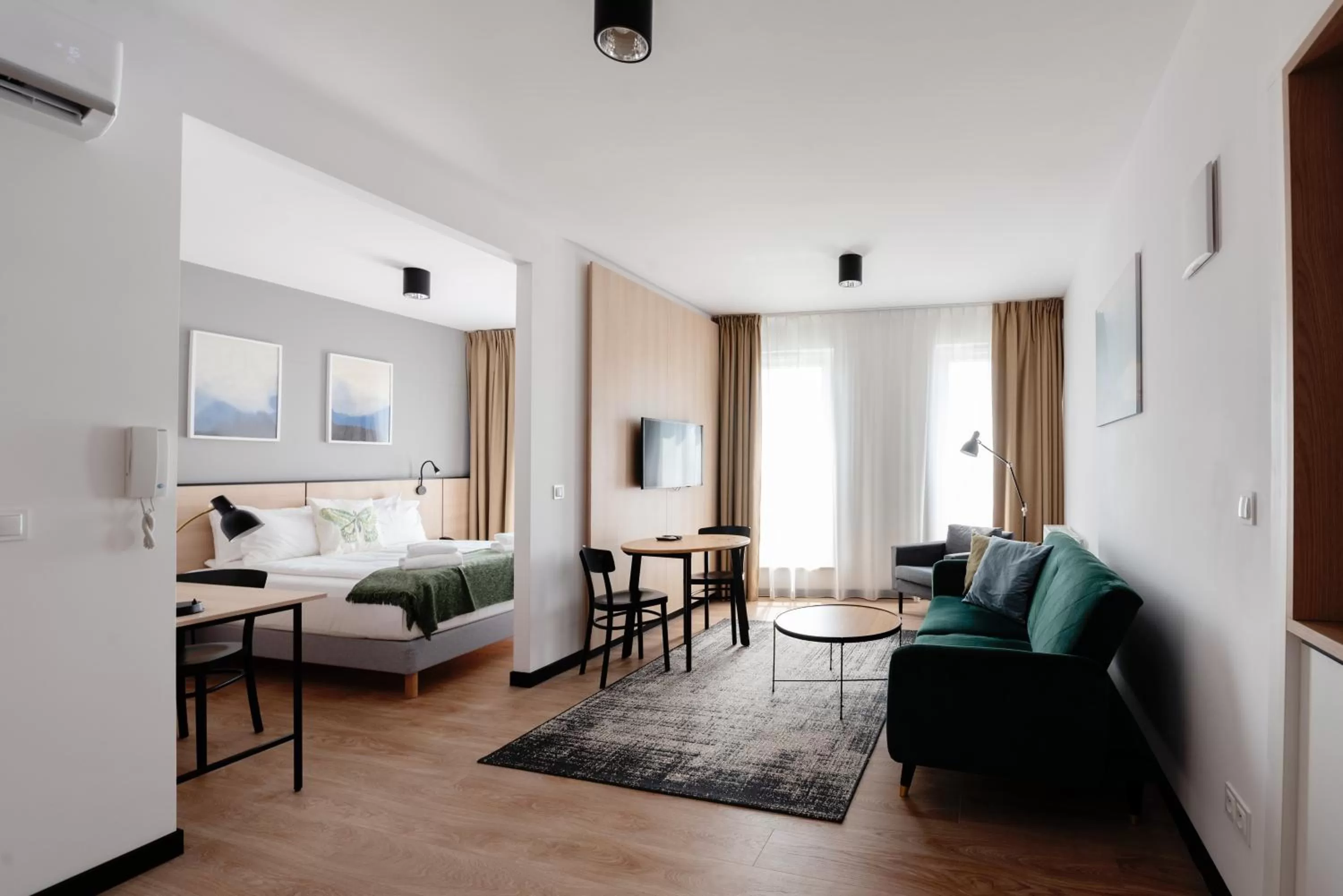 Living room, Bed in Hotel Tulip Residences Warsaw Targowa