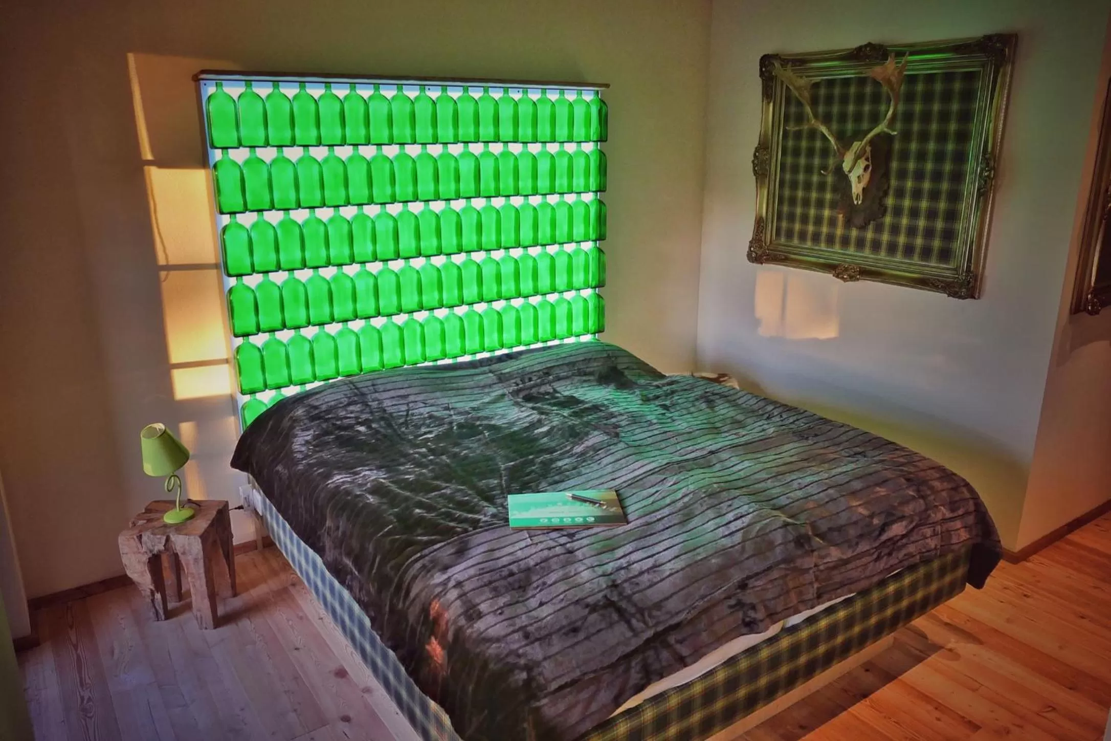 Bedroom, Bed in Road Stop Mettmann