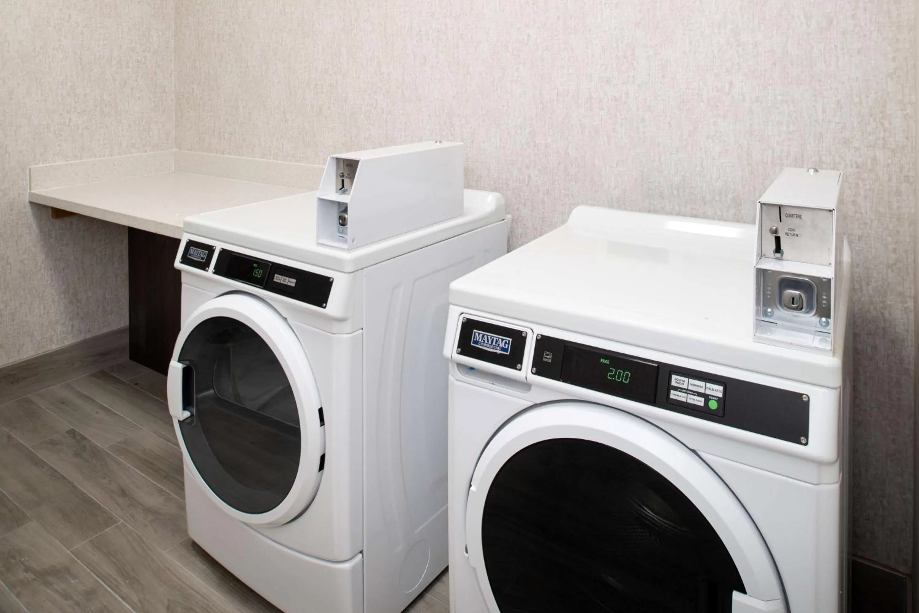 Property building in Hampton Inn Kansas City Northeast