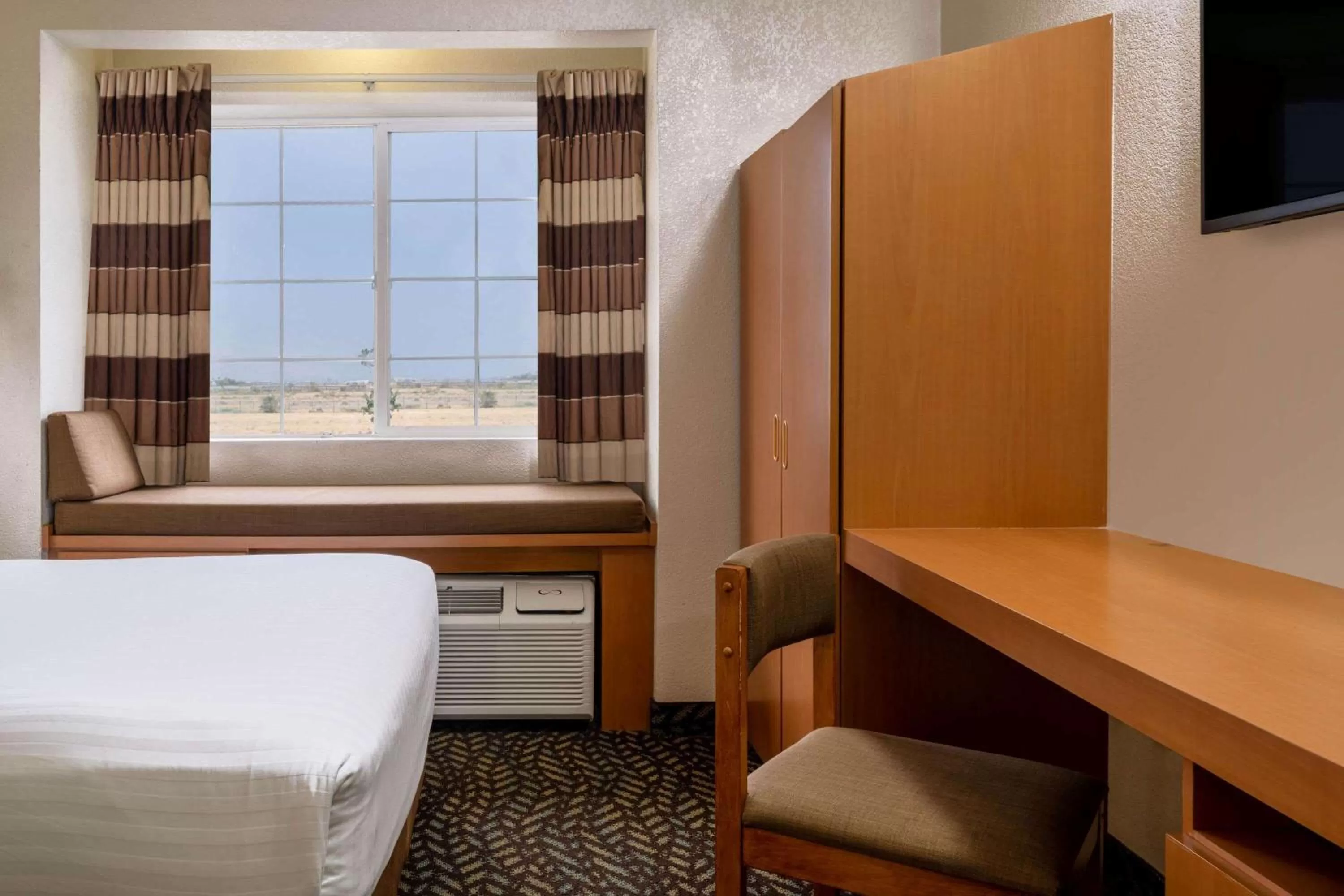 Photo of the whole room, Bed in Microtel Inn & Suites by Wyndham Salt Lake City Airport