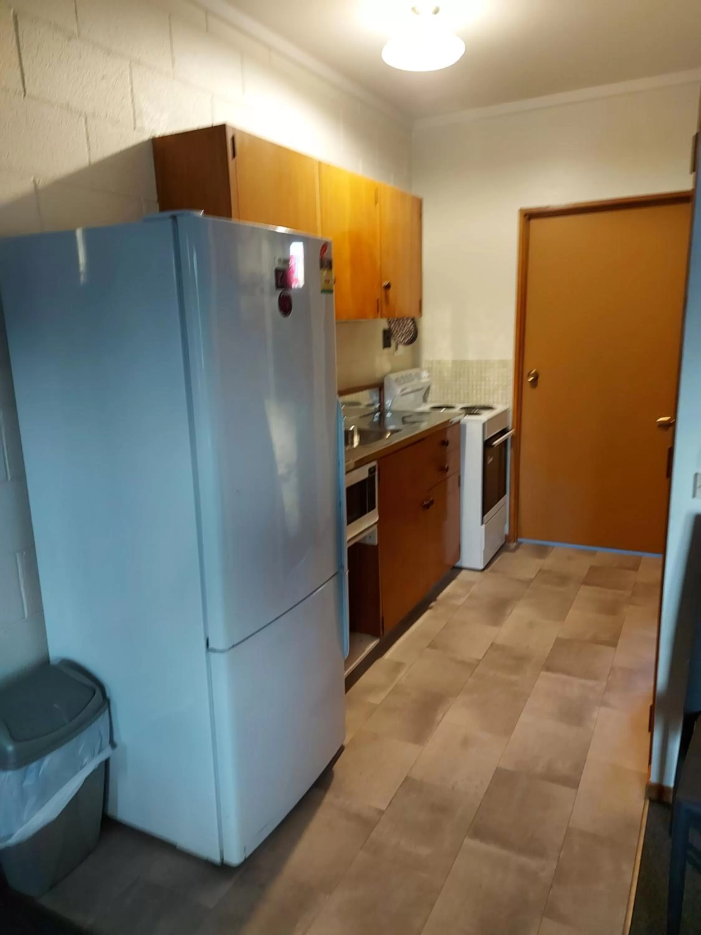Kitchen or kitchenette in Elmore Lodge Motel