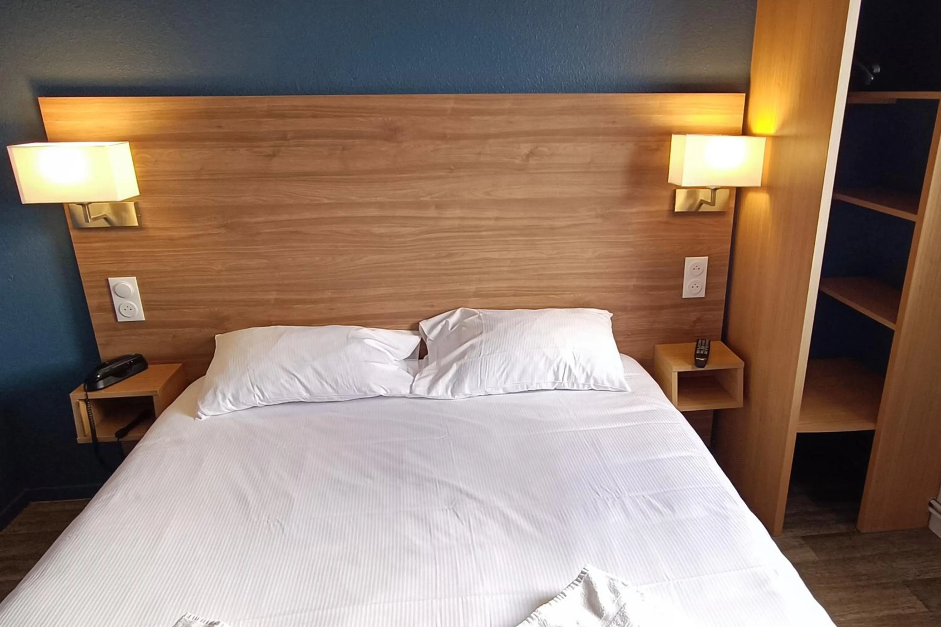 Bed in The Originals Access, Hôtel les Iris, Berck-sur-Mer