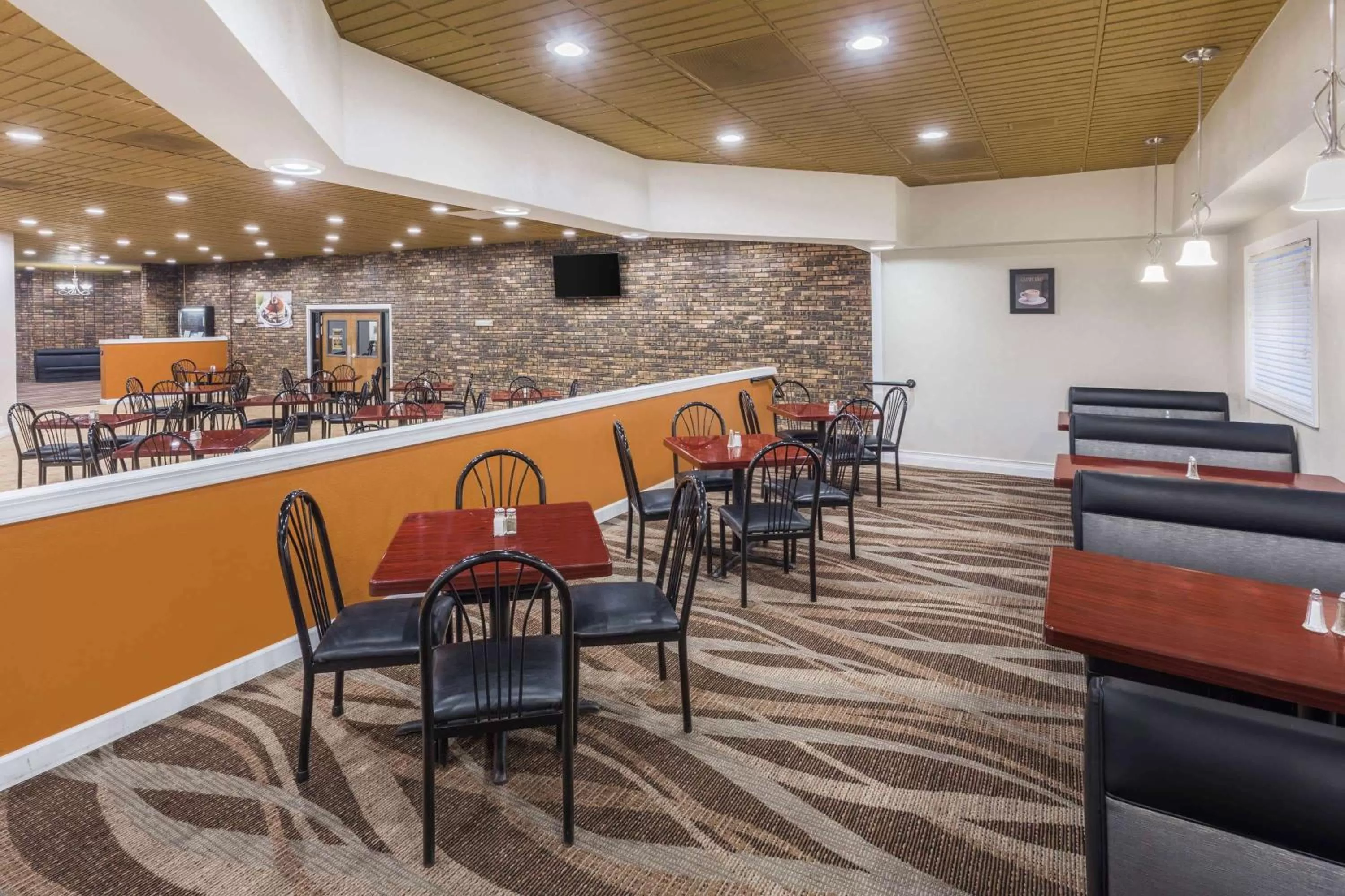 Restaurant/places to eat in AmericInn by Wyndham Janesville