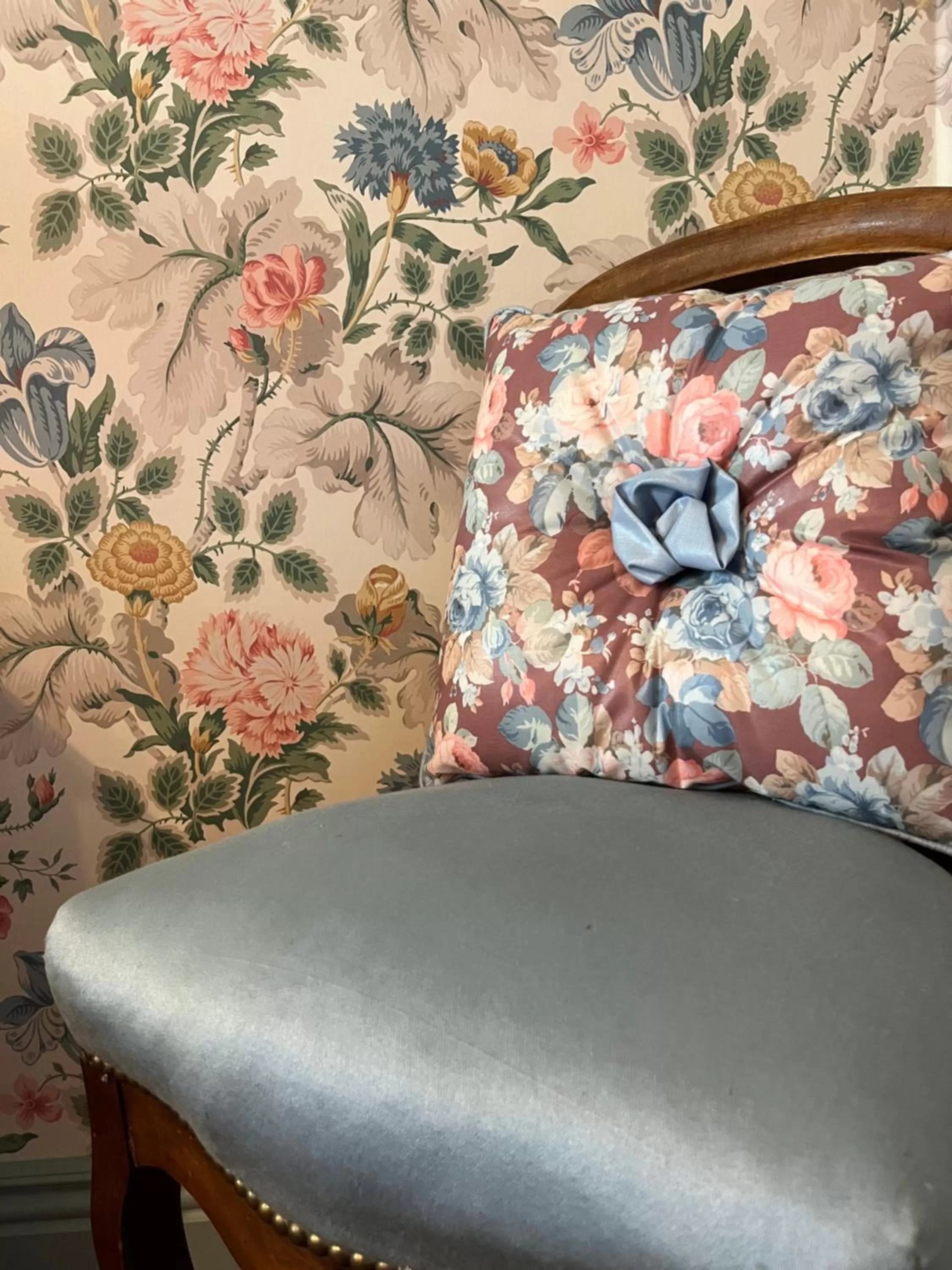 Decorative detail, Seating Area in Le Clos Chalmon Chambre d'hôte