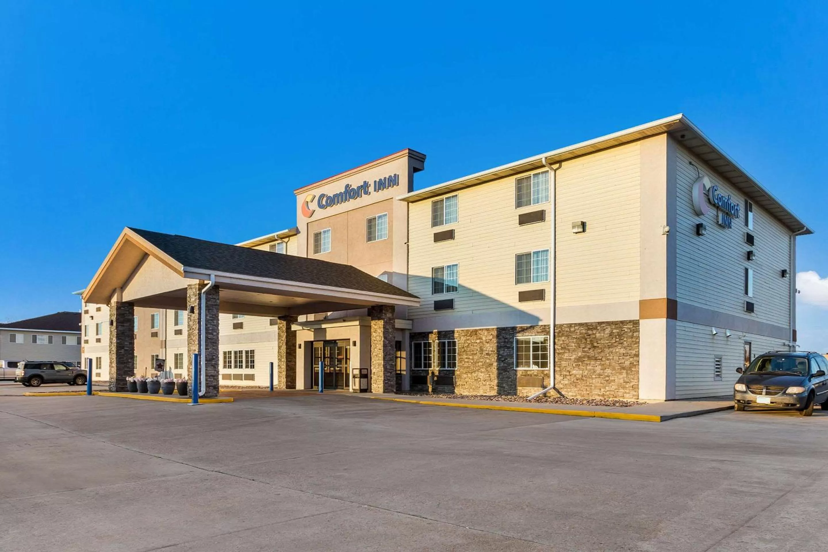 Property building in Comfort Inn Yankton SD