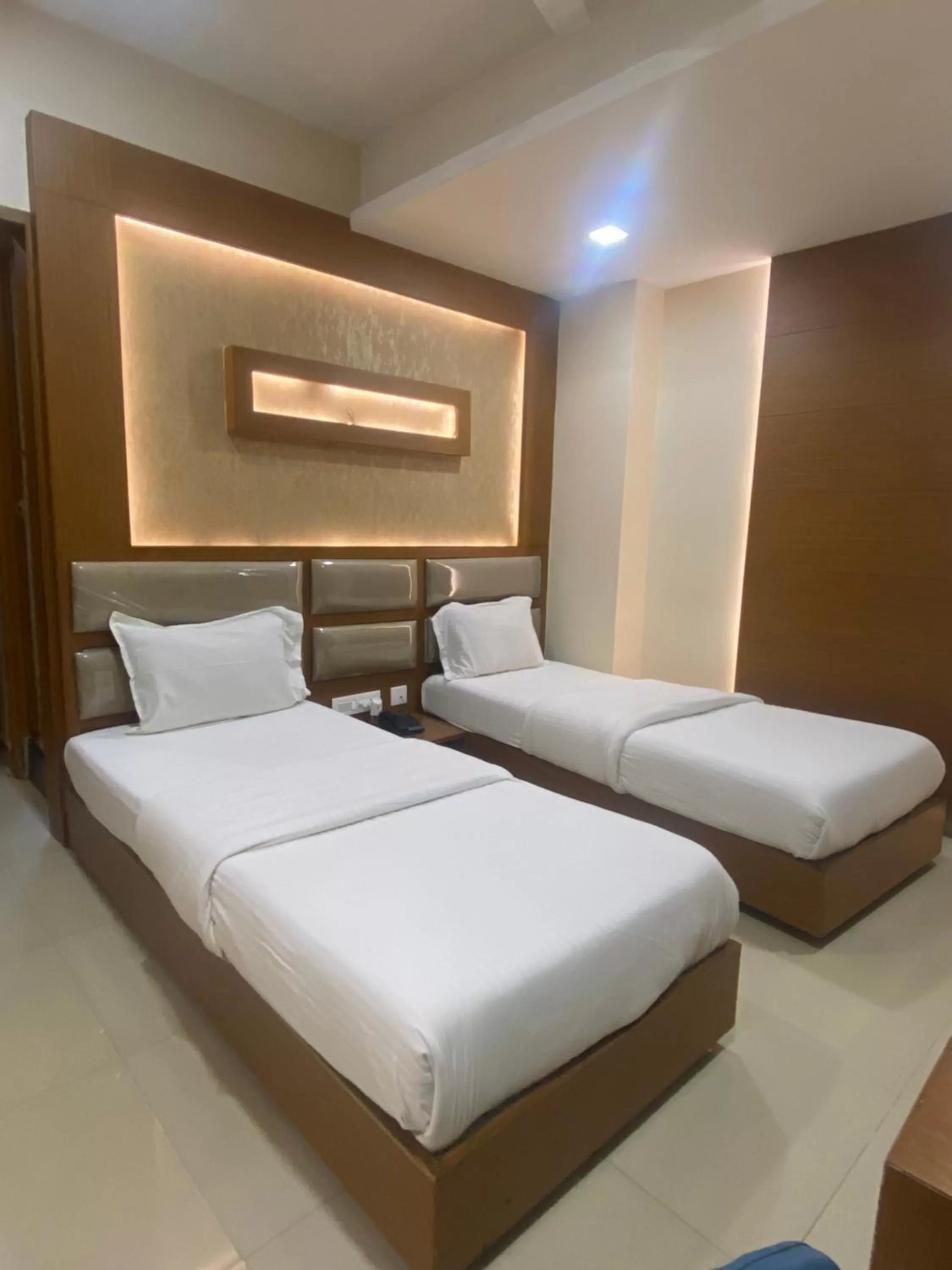 Bed in Greens Suite - Business Class Hotel - Opposite Ripon Building