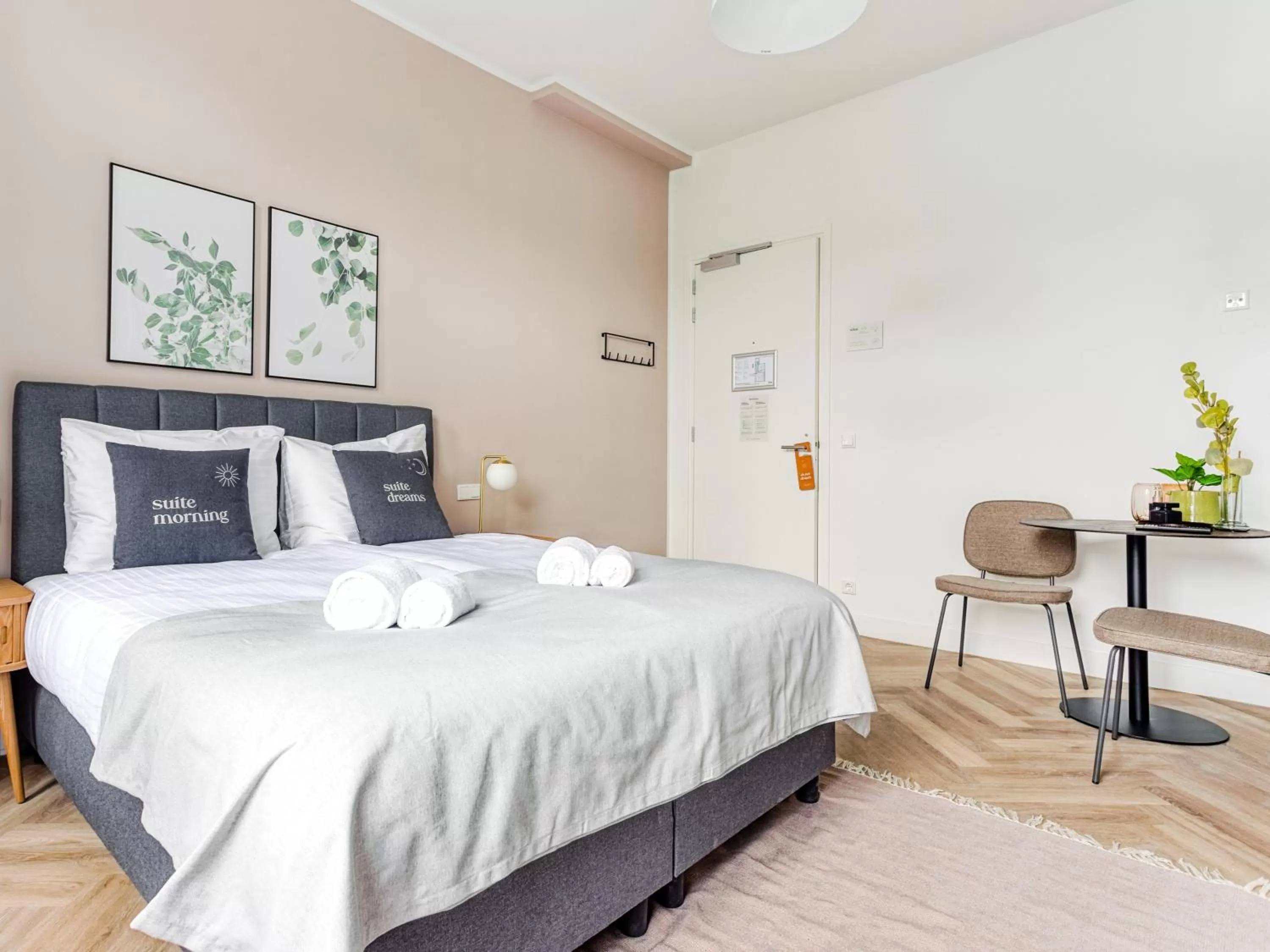 Bed in City Rooms Amsterdam Hemonystraat - Digital access