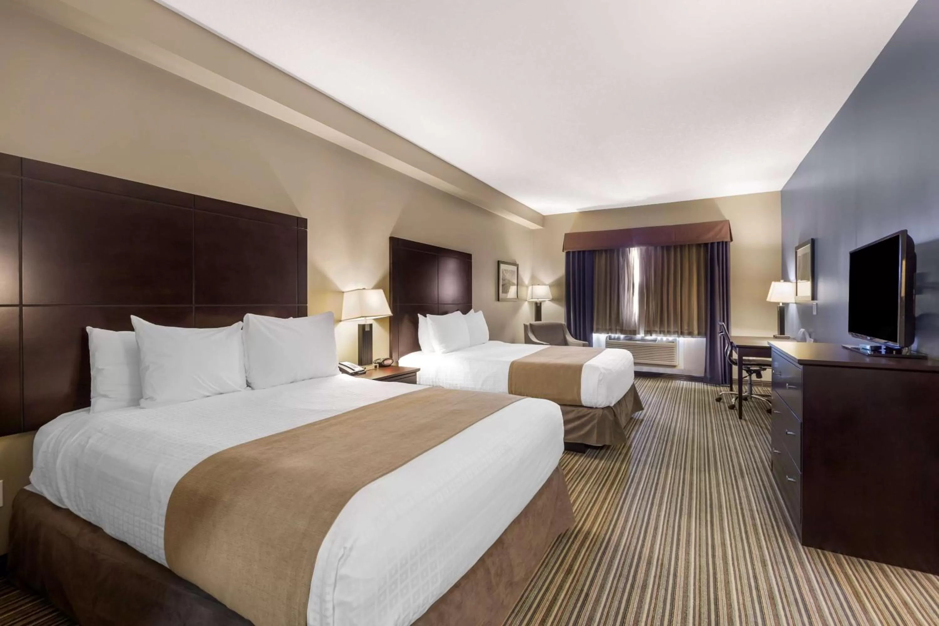 Bedroom, Bed in Best Western PLUS Fort Saskatchewan Inn & Suites