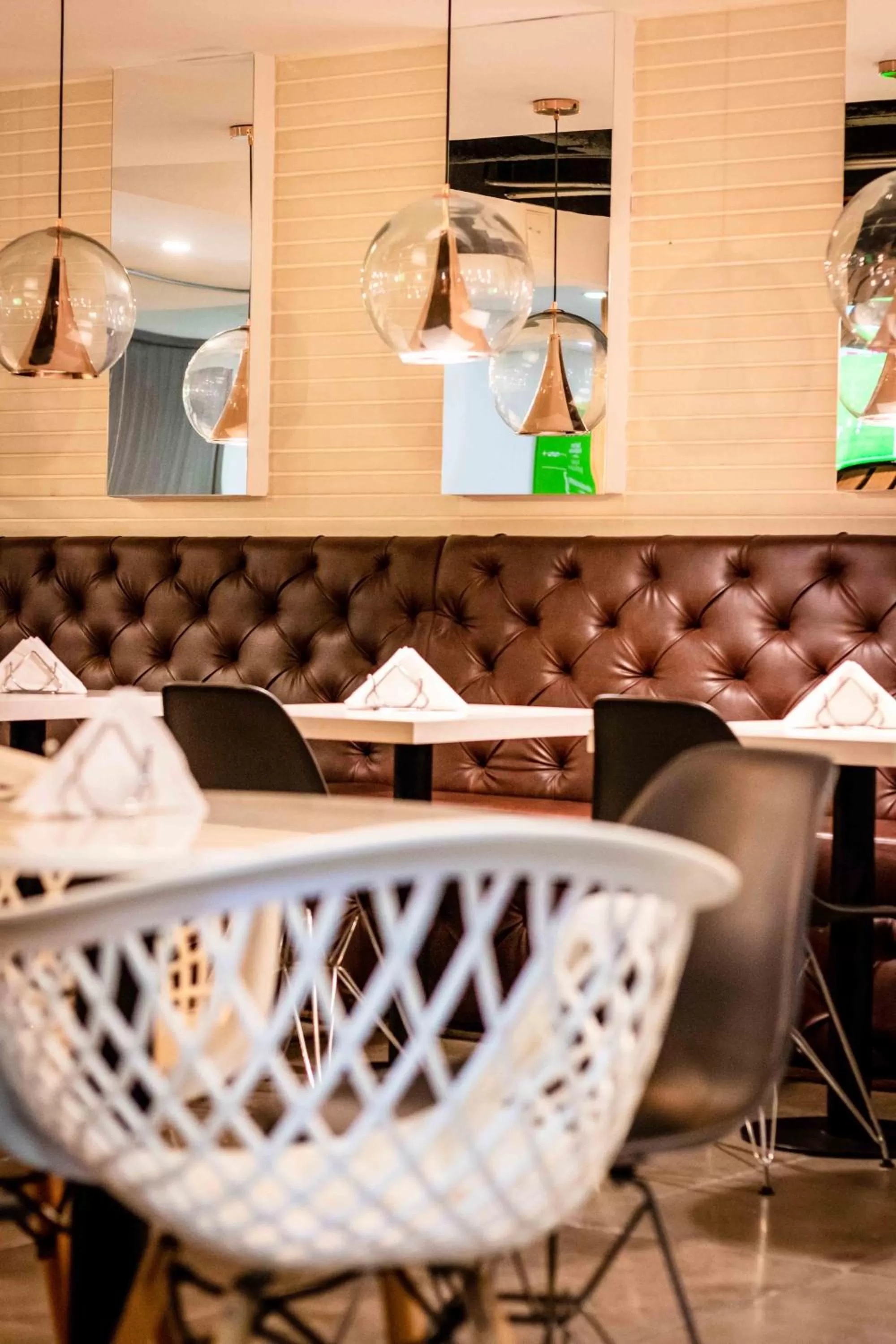 Restaurant/places to eat in Lleras Green Hotel