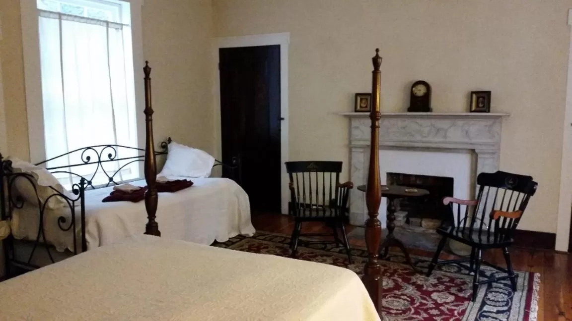 Photo of the whole room, Seating Area in Mountain Home Bed & Breakfast