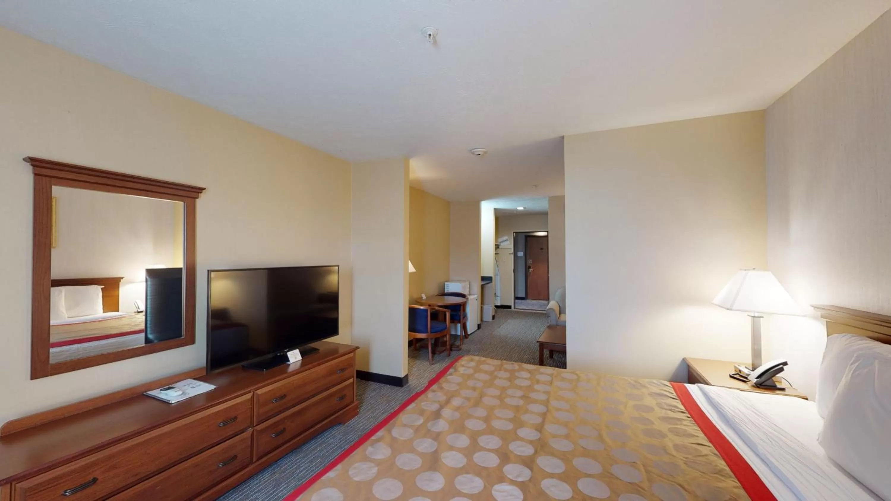 Photo of the whole room, Bed in Ramada by Wyndham Strasburg - Shenandoah Valley