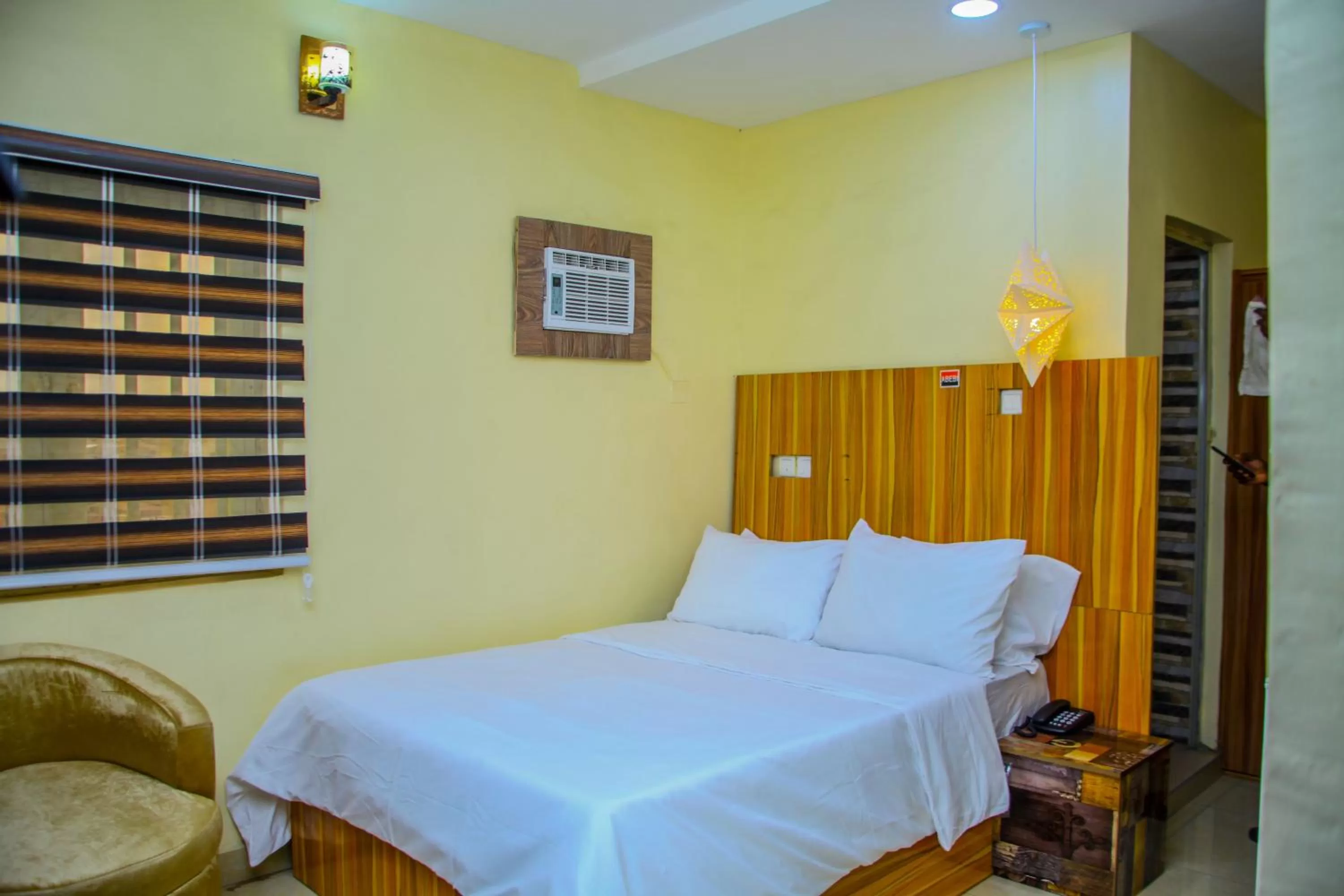 Bedroom, Bed in ONTARIO SUITES