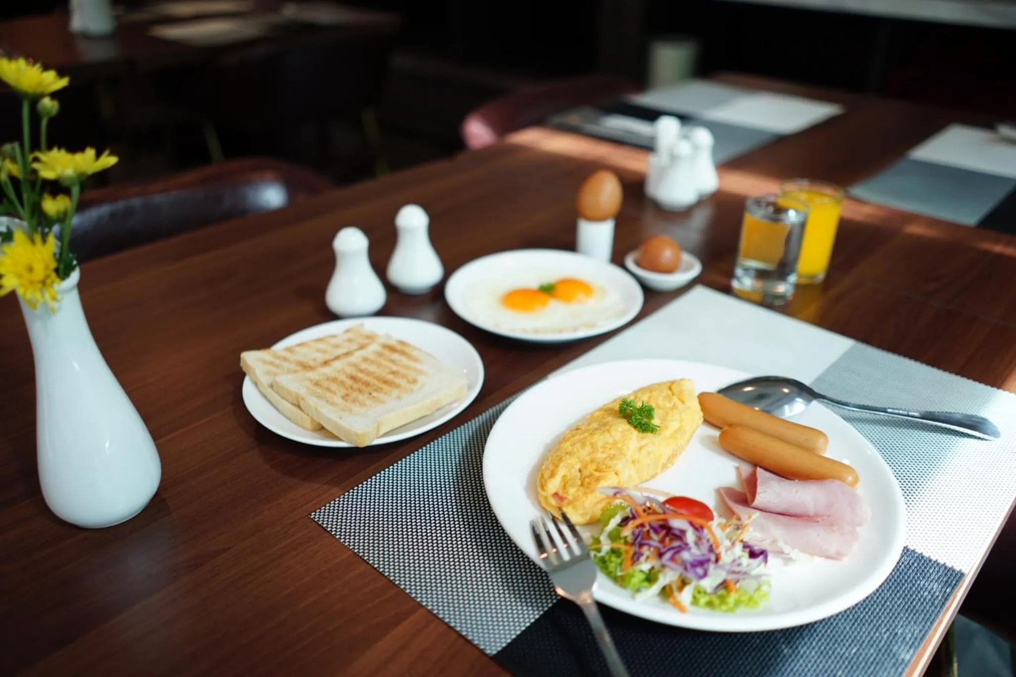 Breakfast in Picnic Hotel Bangkok - Rang Nam