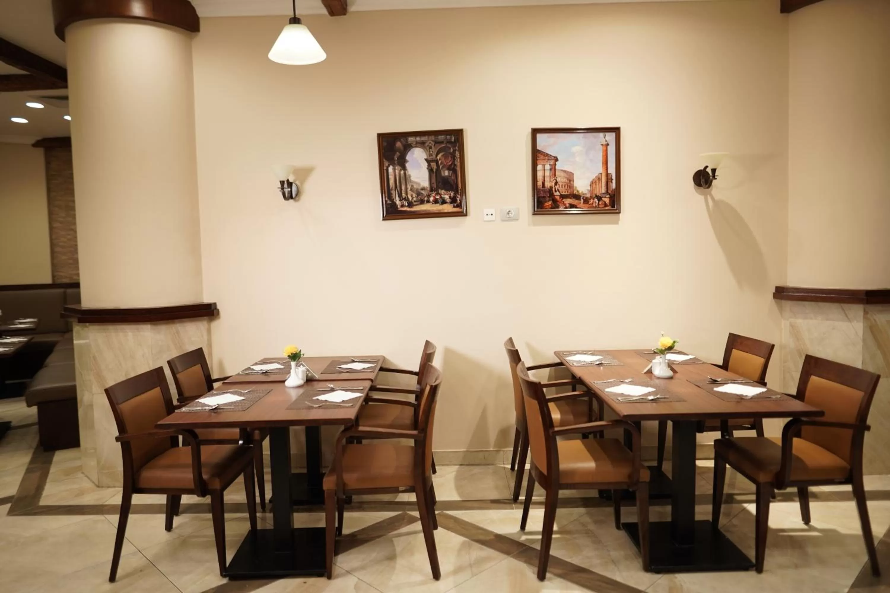 Restaurant/places to eat in The Grand Plaza Hotel Smouha