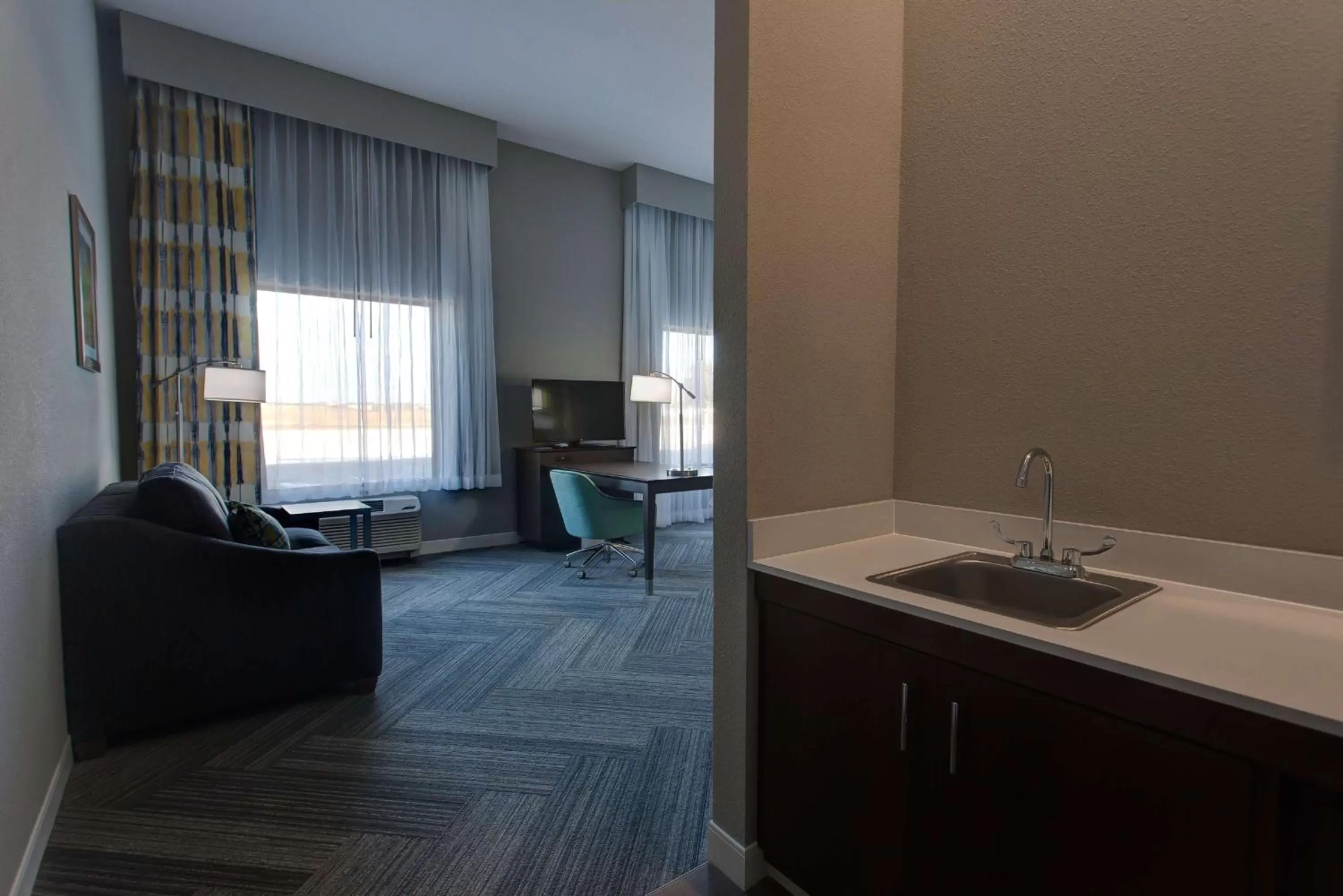 Kitchen or kitchenette in Hampton Inn & Suites-Wichita/Airport, KS