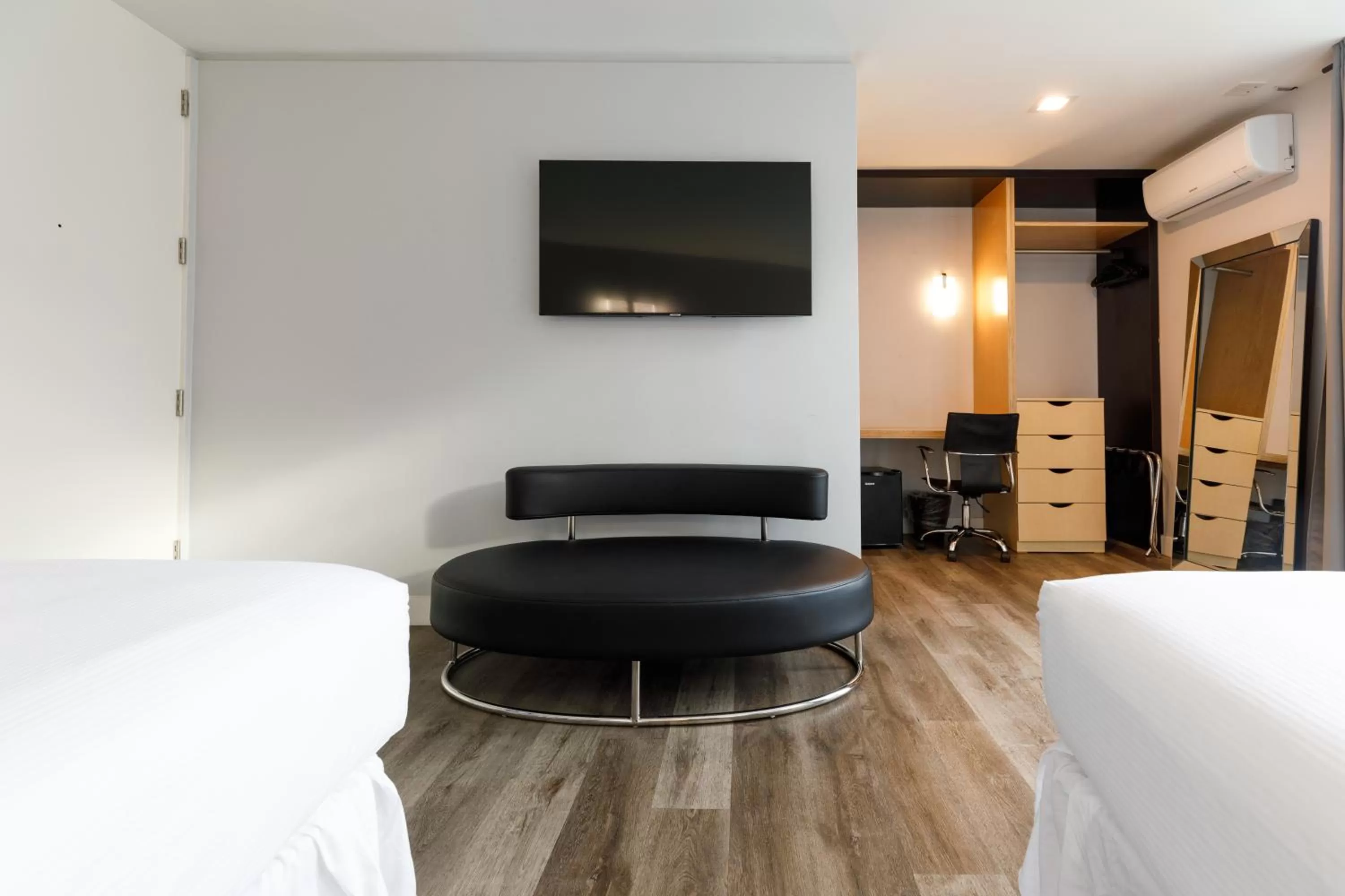 Bedroom, Bed in Park Plaza Lodge