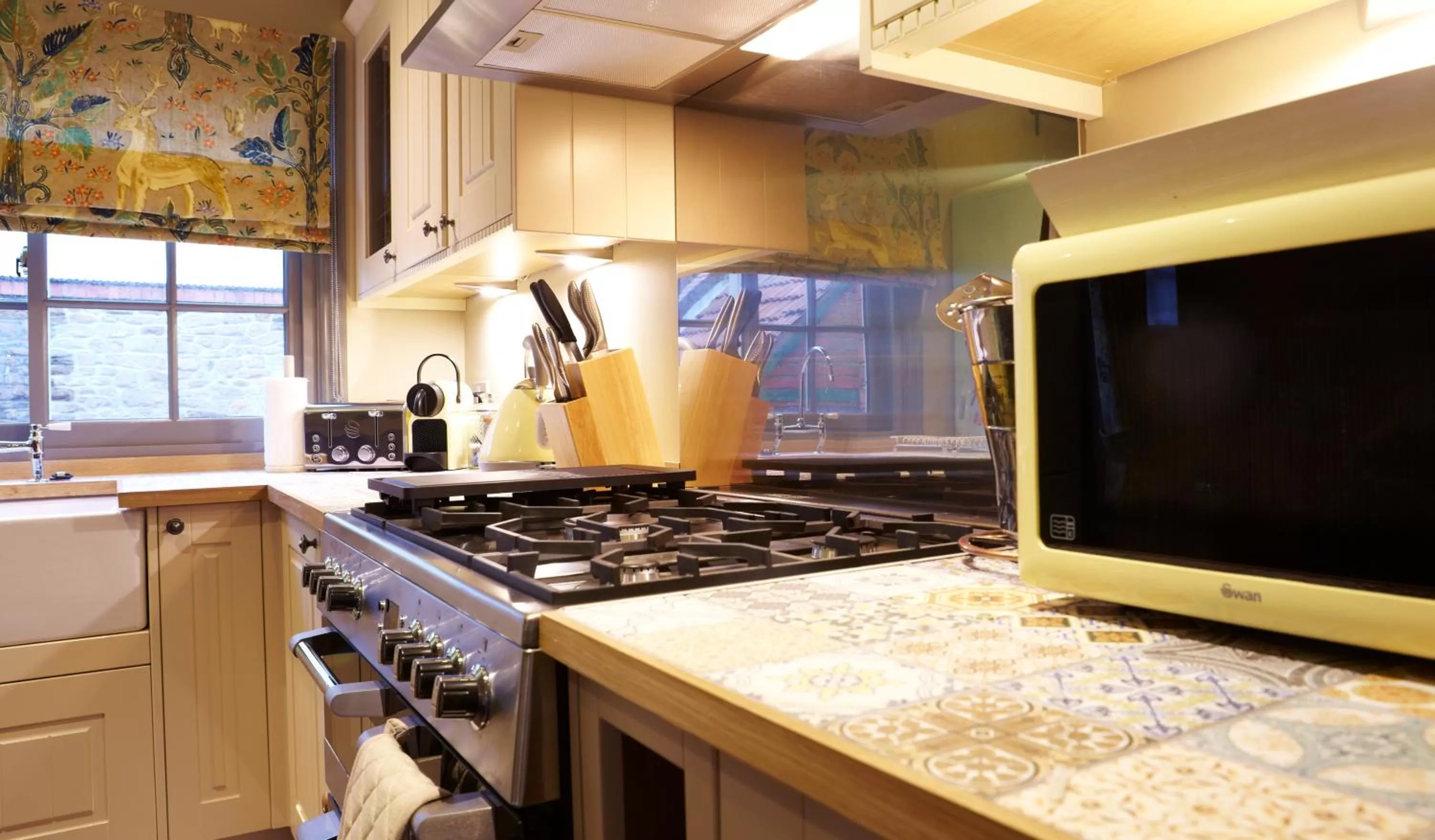 Kitchen or kitchenette in The Plough Inn & Cottages