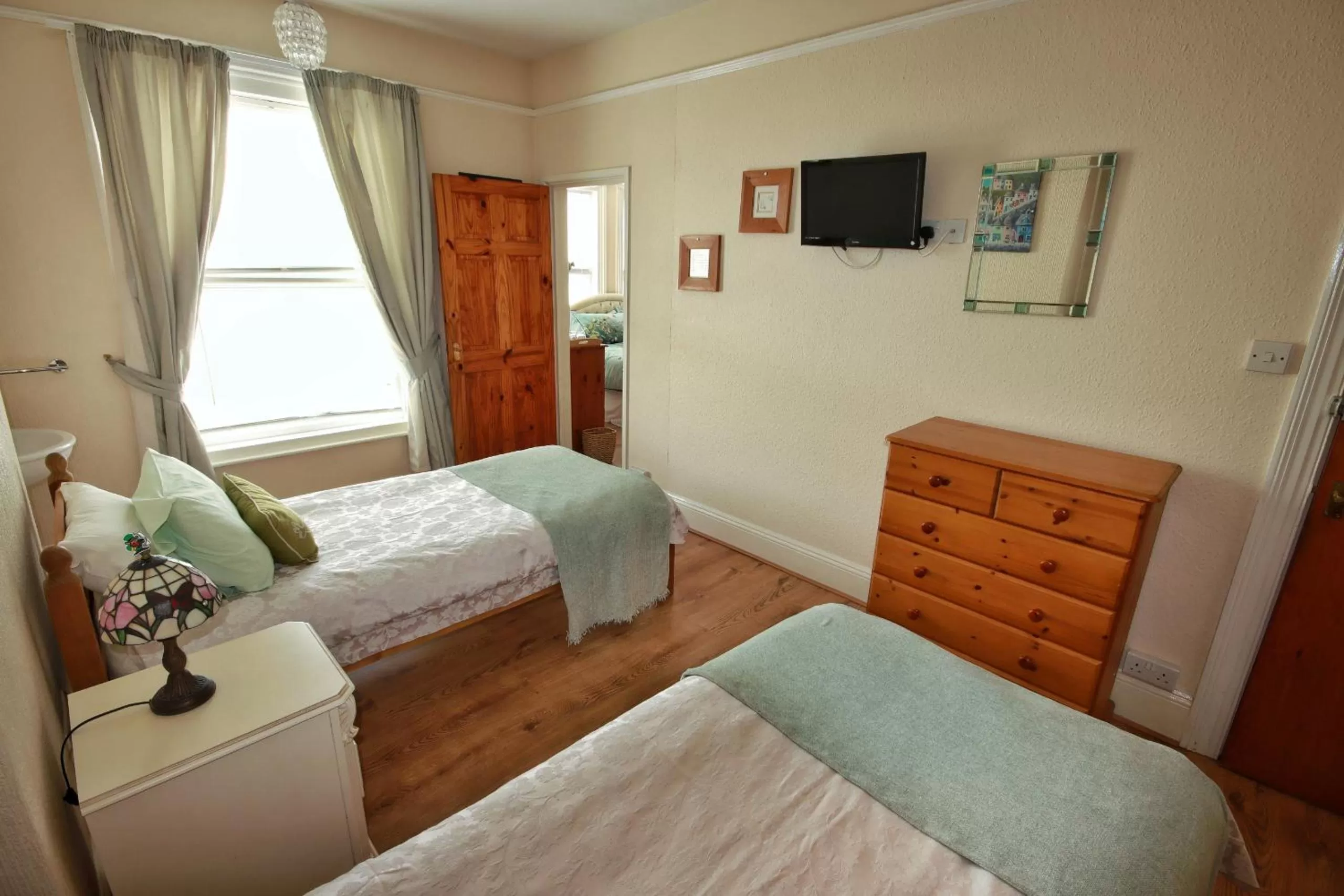 Bedroom, Bed in Beaches Guesthouse