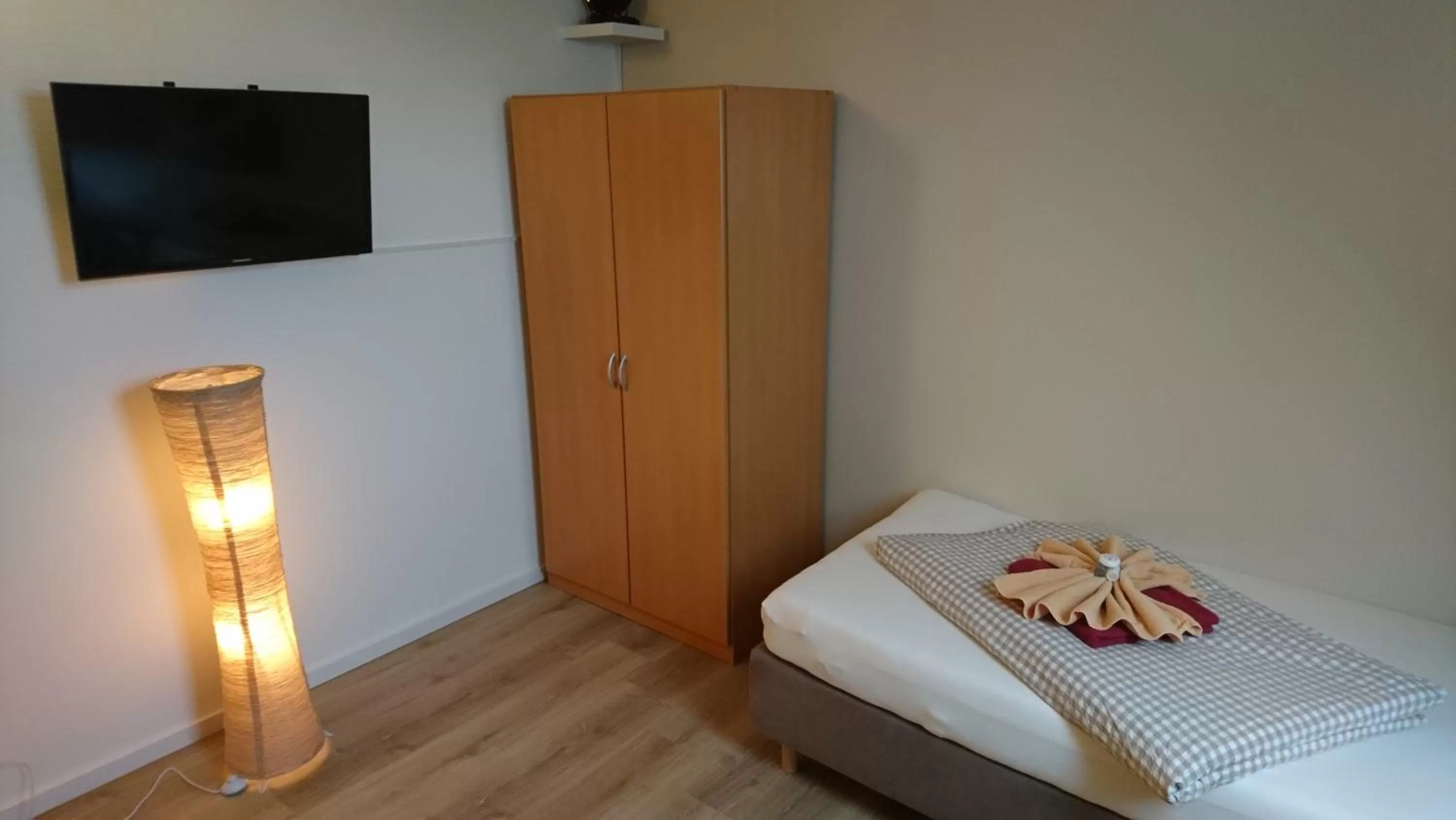 Photo of the whole room, Bed in Gasthaus Zur Hecke