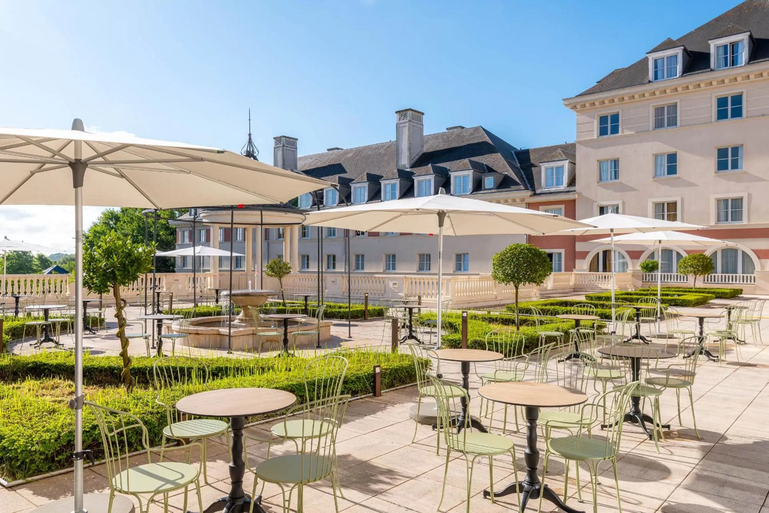 Patio in Dream Castle Hotel Marne La Vallee