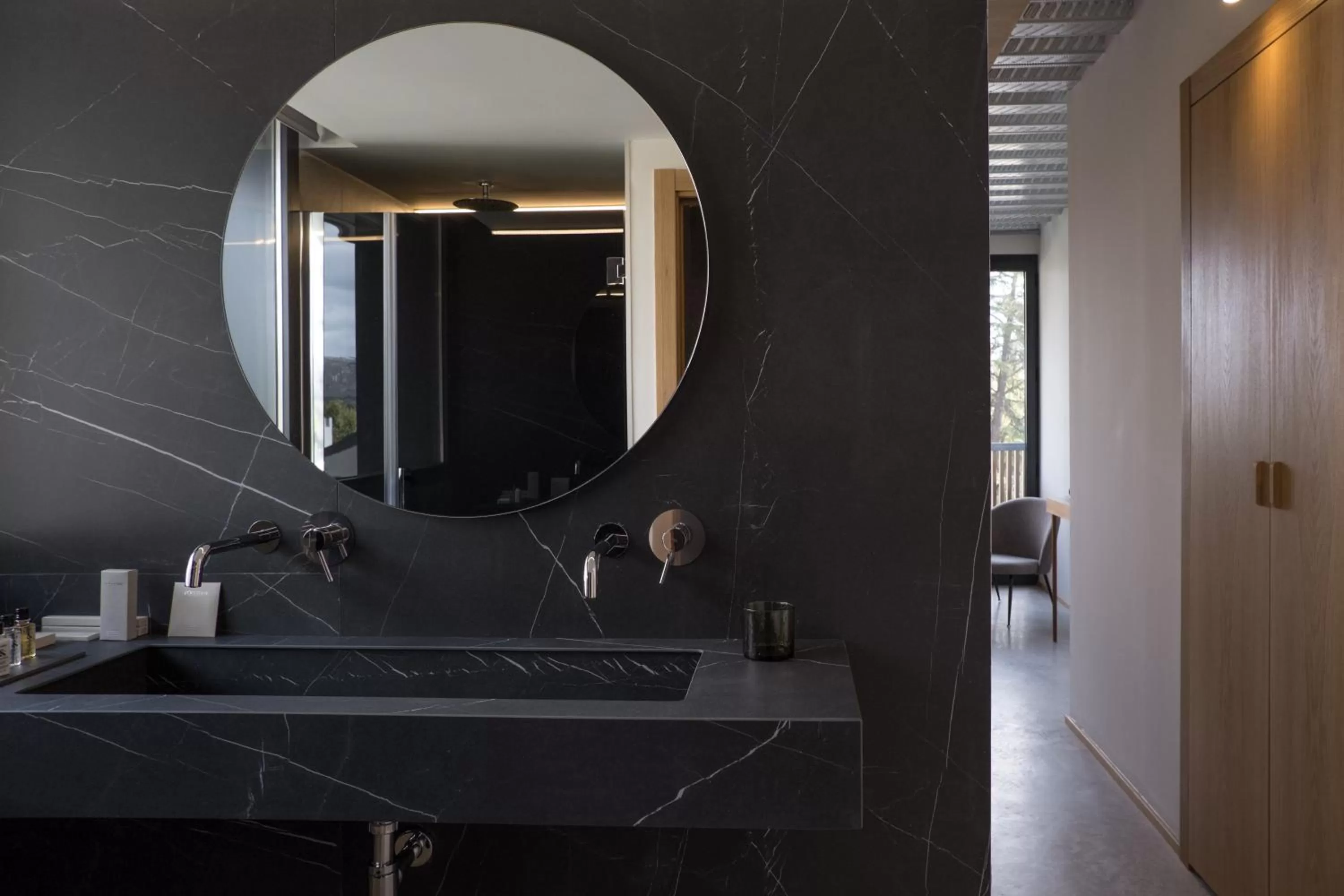 Bathroom in BOX ART ALPINO