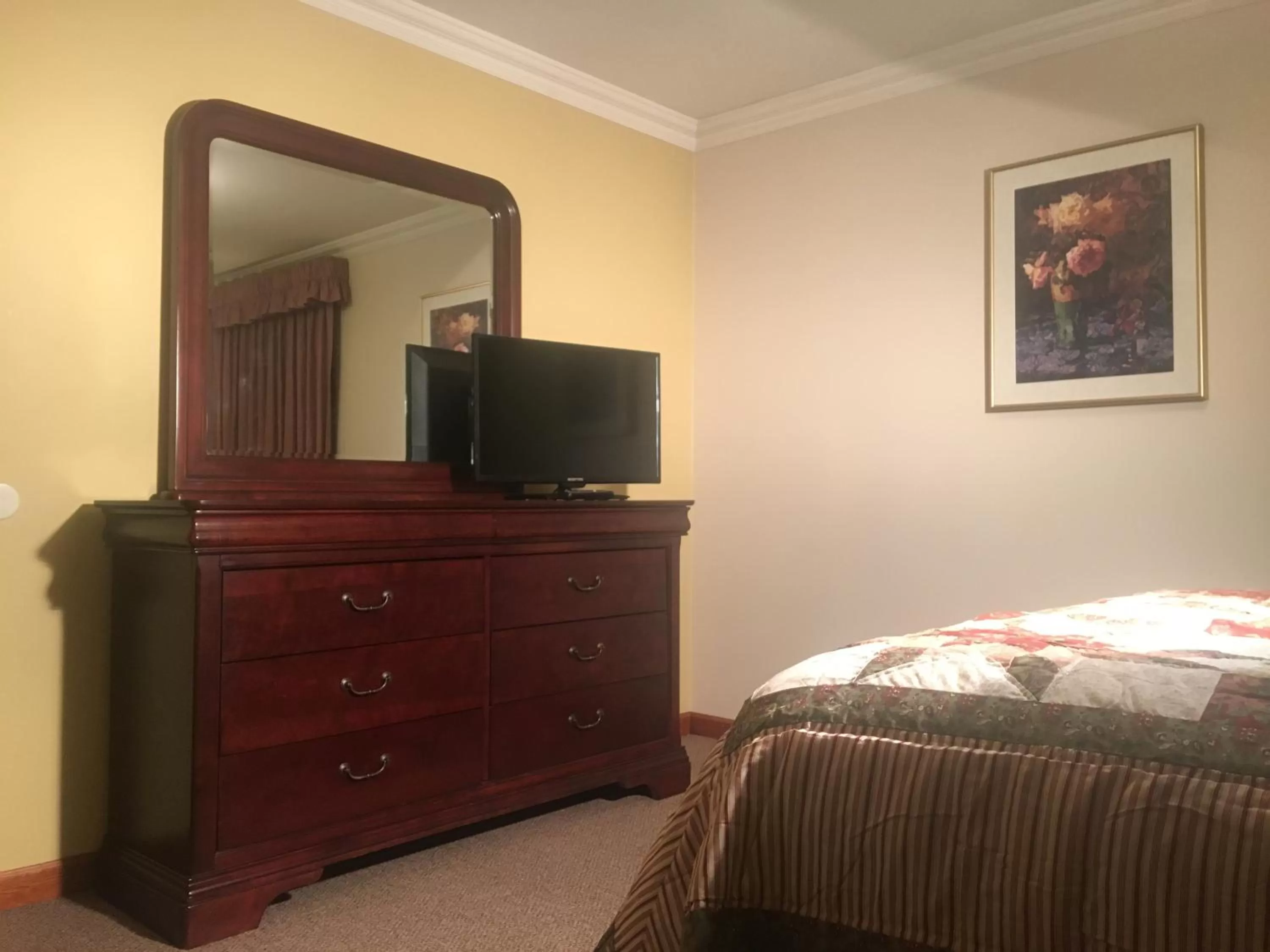 Bed in Acorn Motor Inn