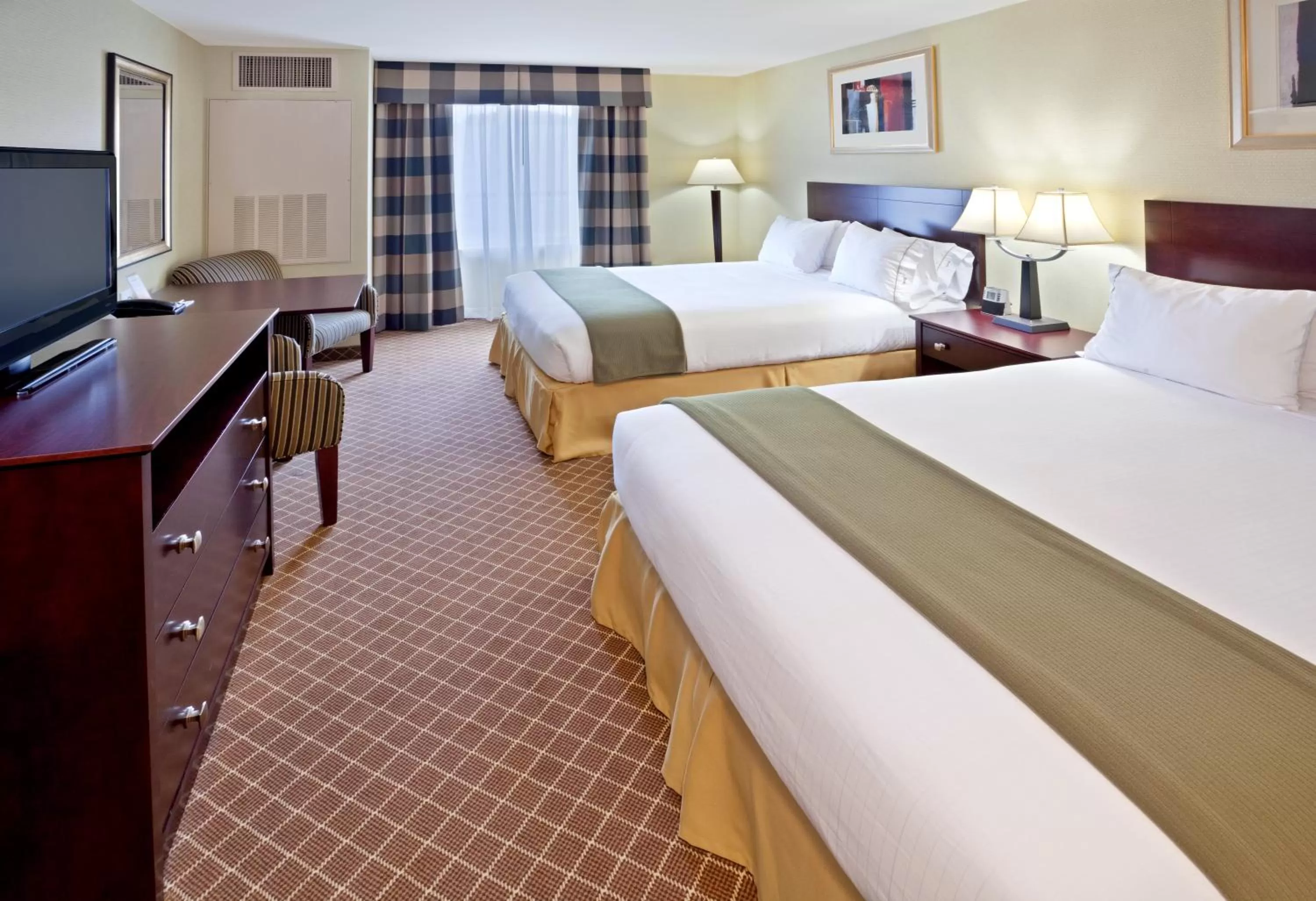 Photo of the whole room, Bed in Holiday Inn Express Hotel & Suites Chehalis - Centralia by IHG