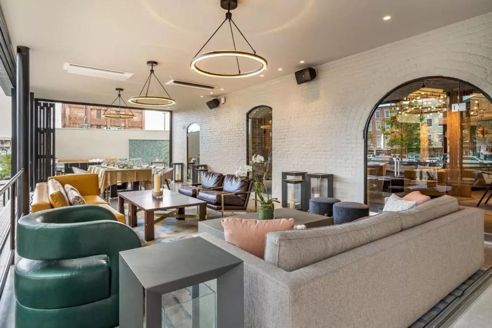 Restaurant/places to eat in ONE11 Hotel