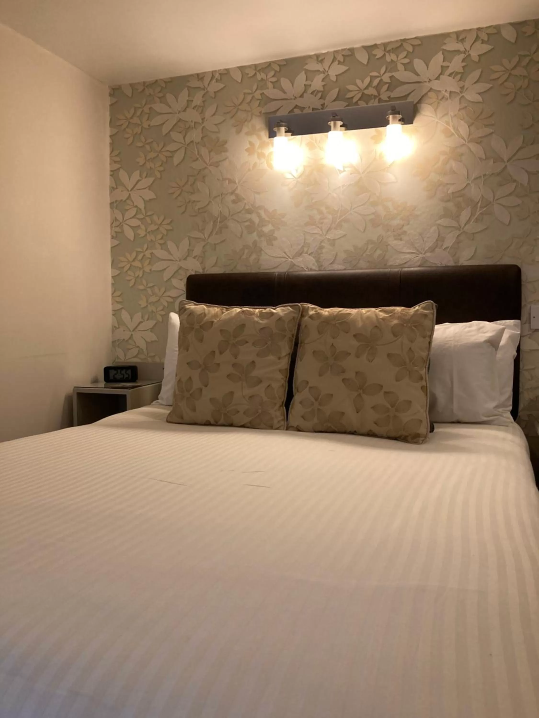 Bed in The Wentworth Guest House