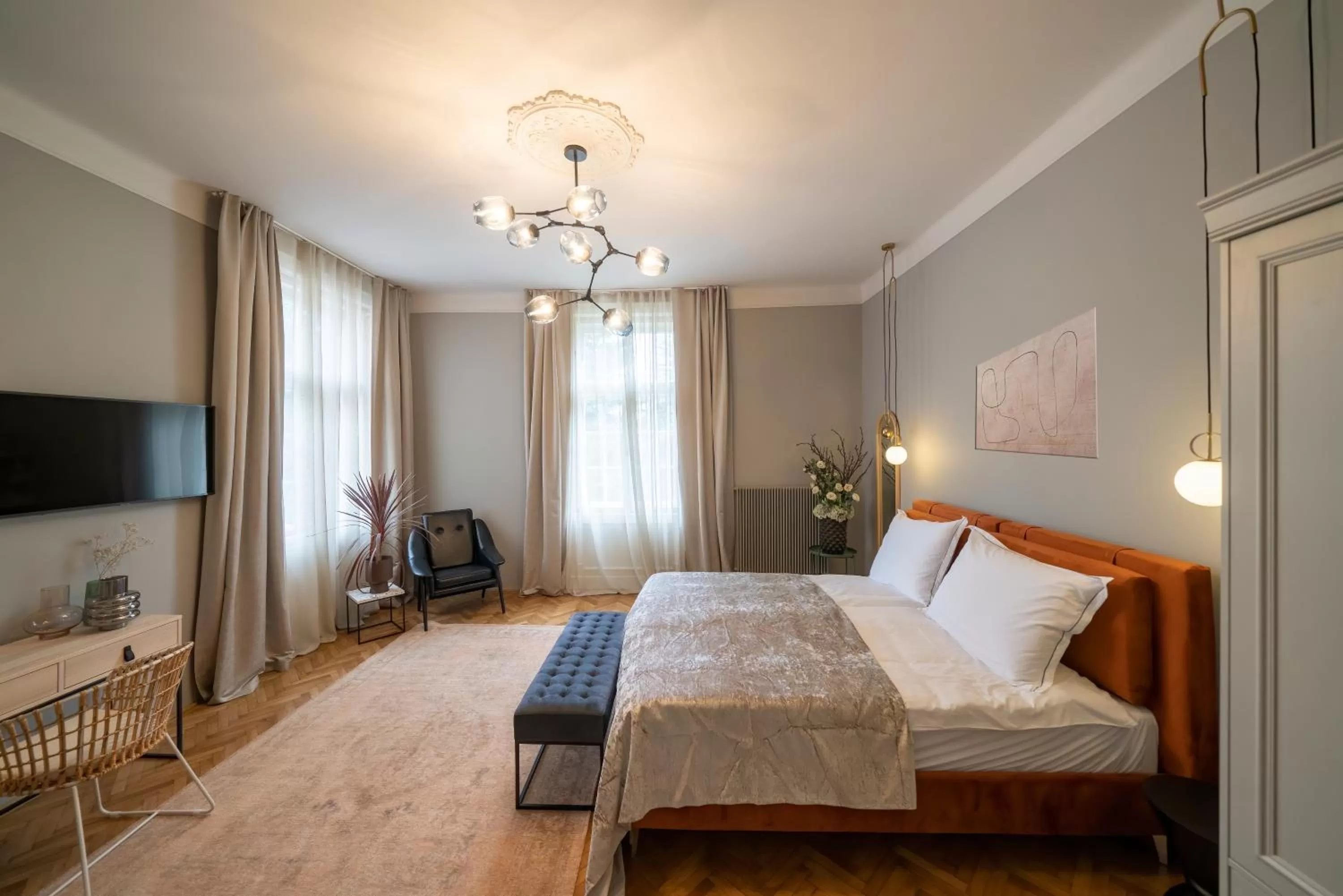 Photo of the whole room, Bed in Nest