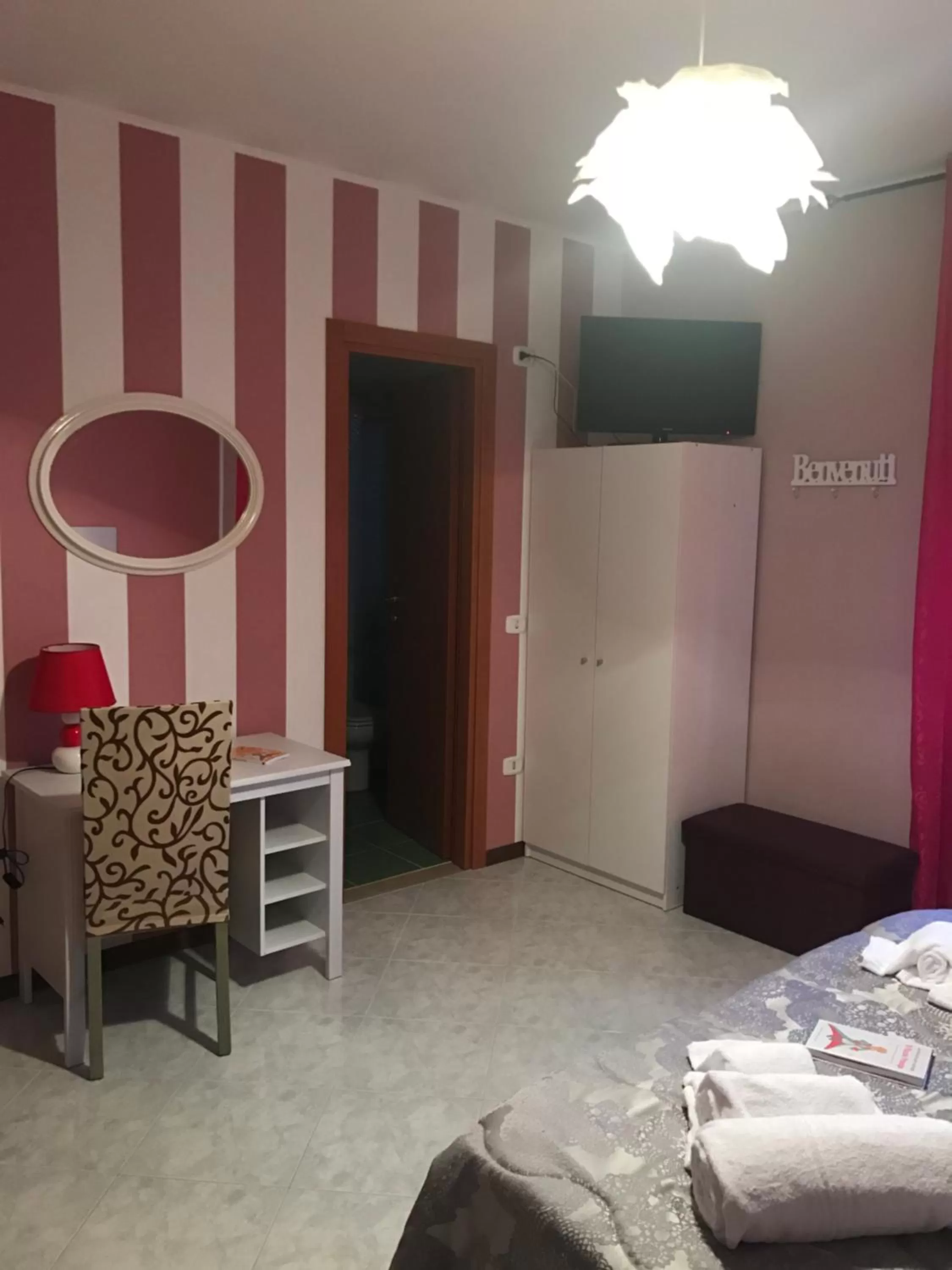 Photo of the whole room, Bed in Il Piccolo Principe