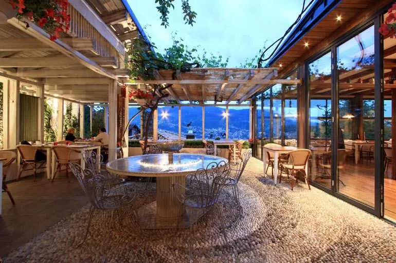 Restaurant/places to eat in Rooms Kibe Mahala