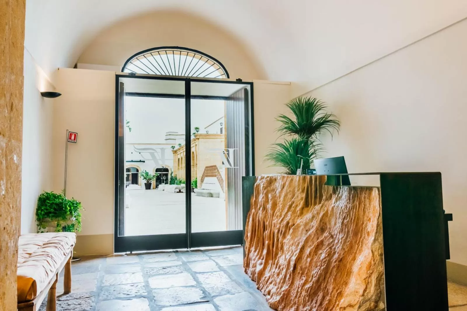 Facade/entrance in Villa Favorita Hotel & Events
