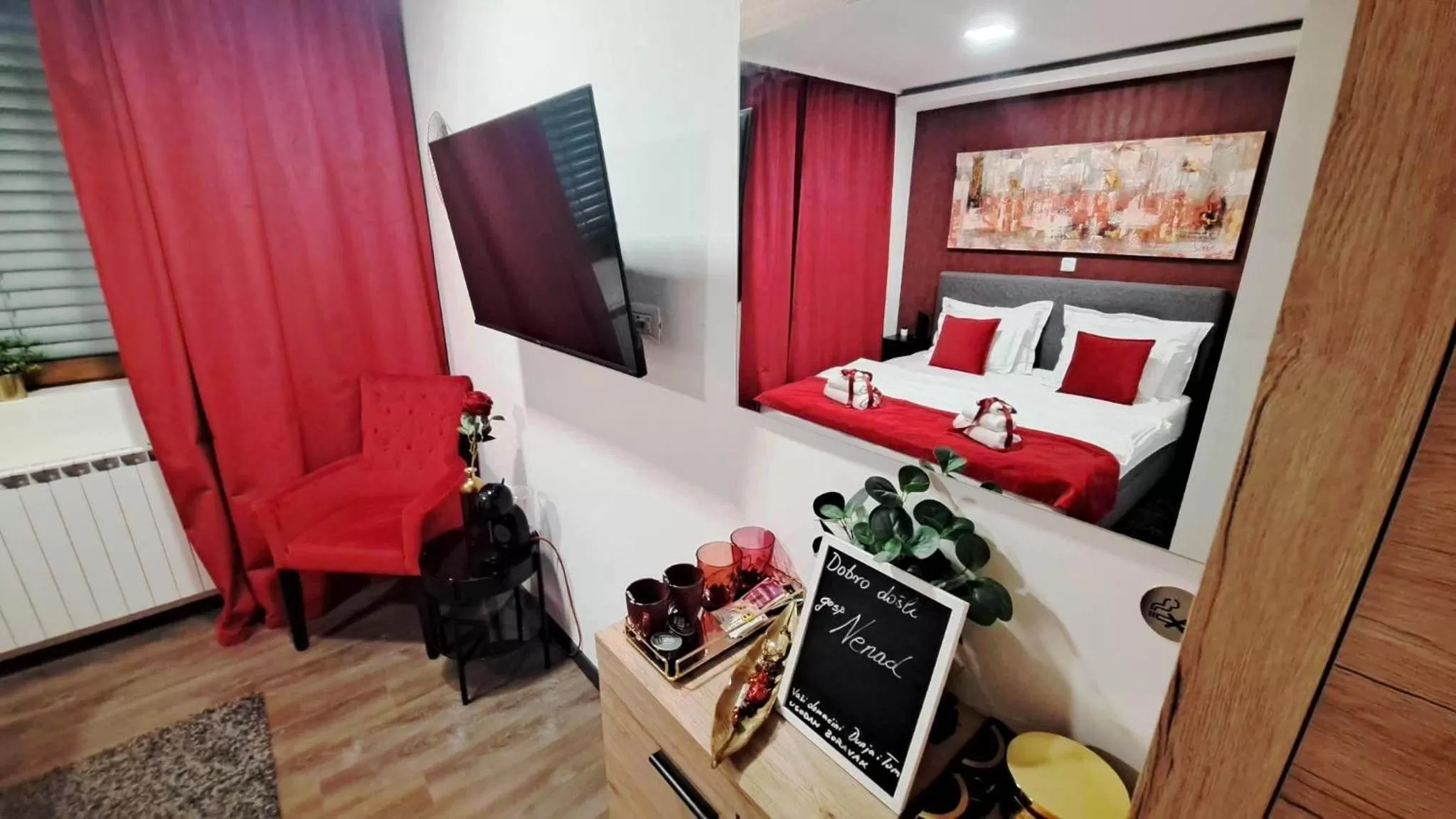 TV and multimedia, Bed in Arcobaleno Apartments & Rooms