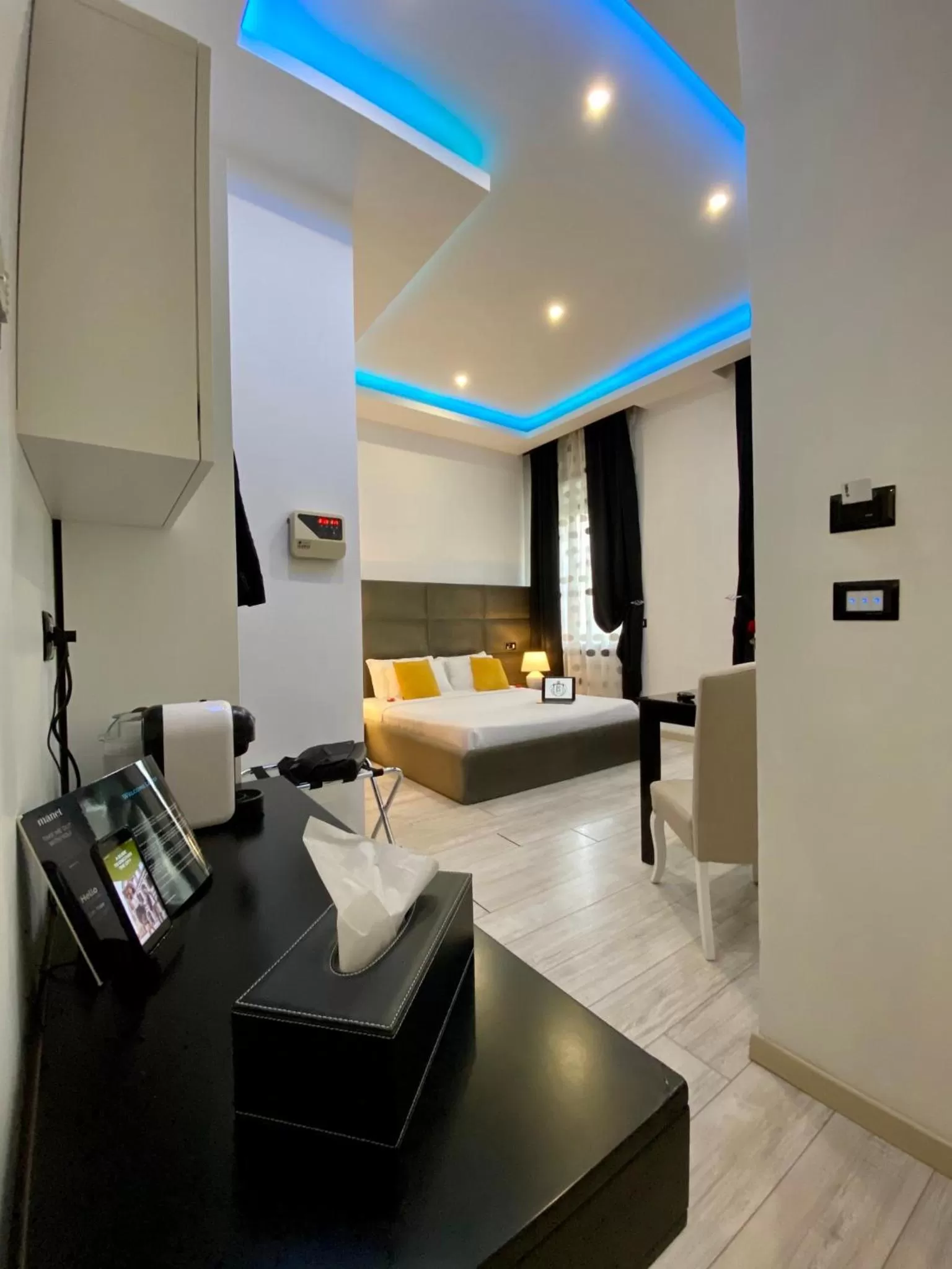 Coffee/tea facilities, Bed in Escape Luxury Suite - CA Domus Collection