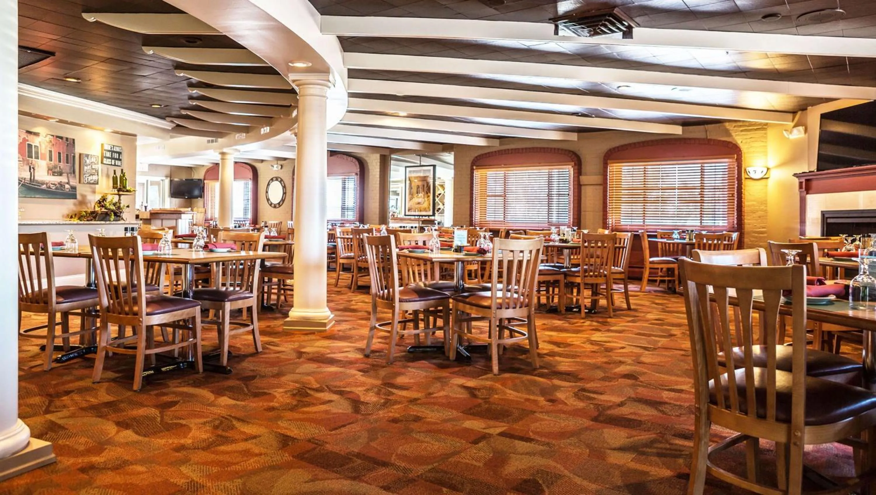 Restaurant/places to eat in Magnuson Grand Pioneer Inn and Suites