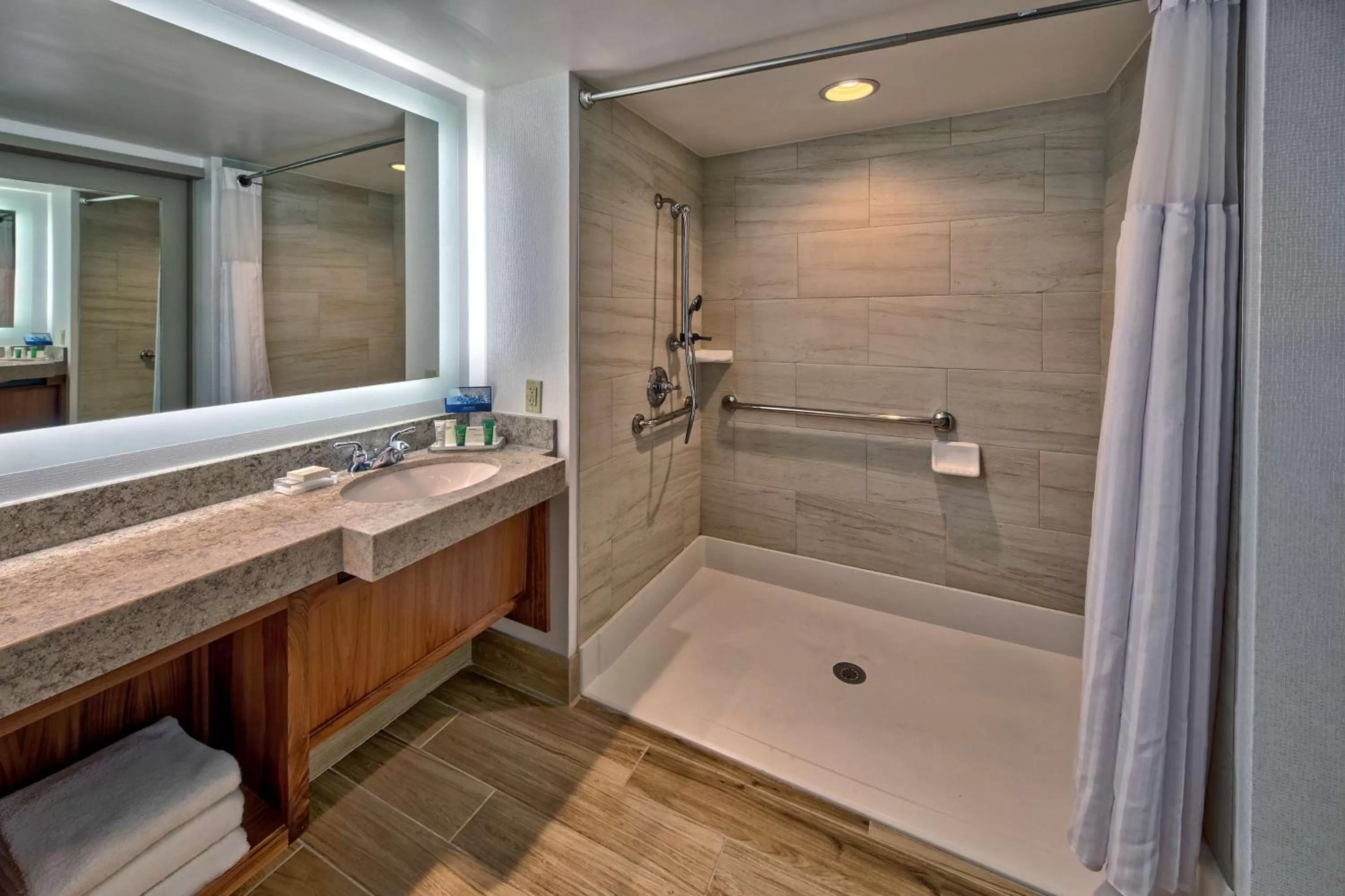 Bathroom in Hilton Knoxville Airport