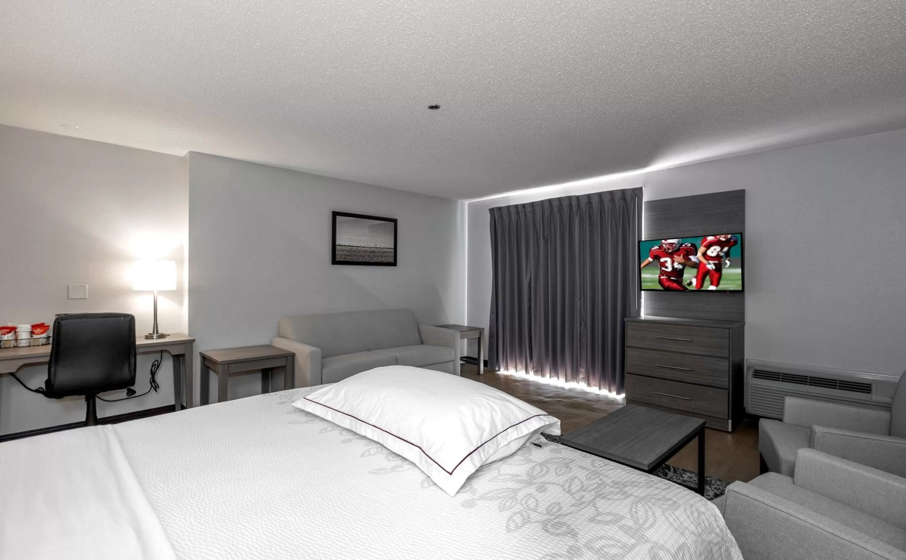 Photo of the whole room, Bed in Red Roof Inn PLUS Boston - Mansfield - Foxboro