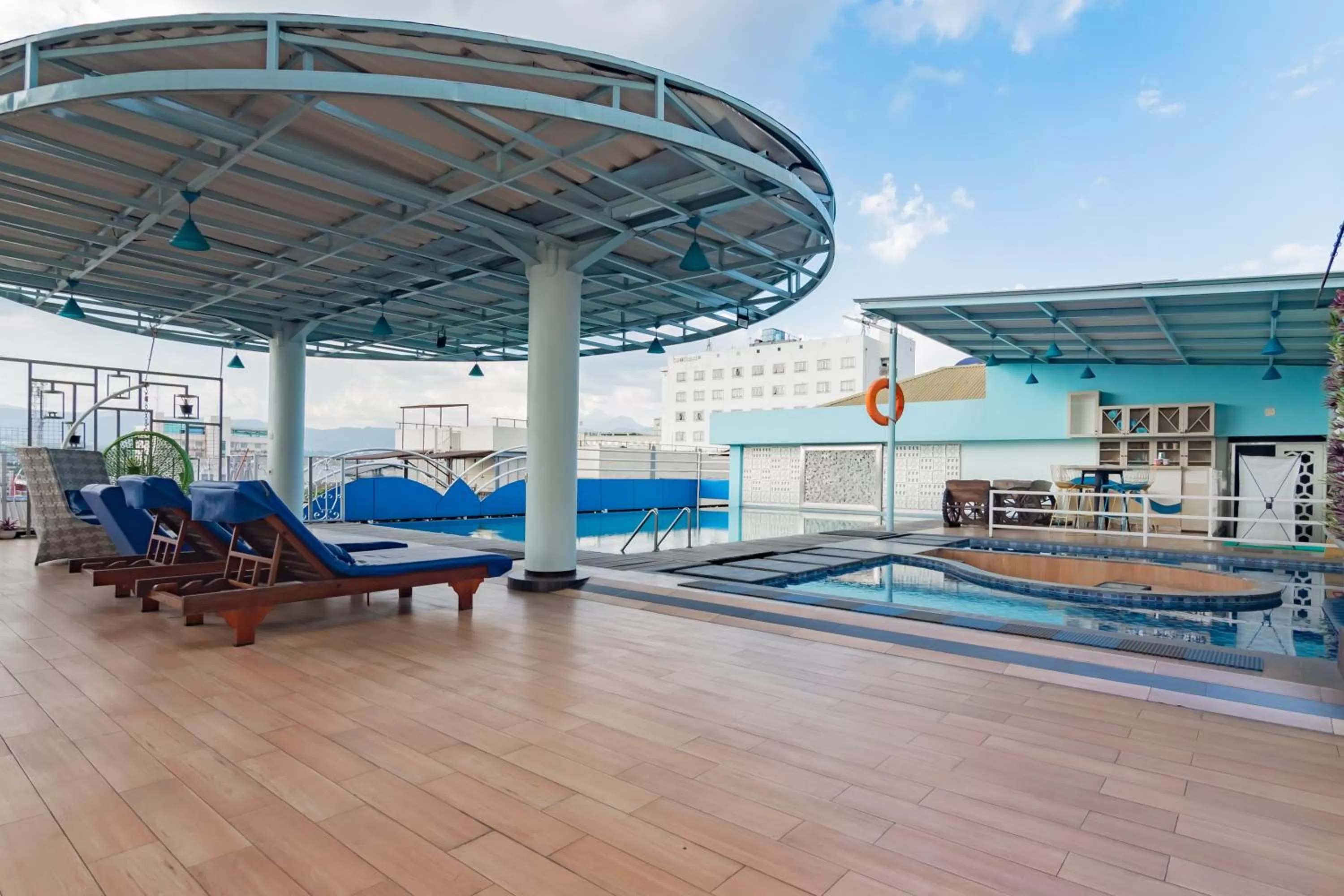 Swimming pool in RedDoorz Premium near Bandung Station