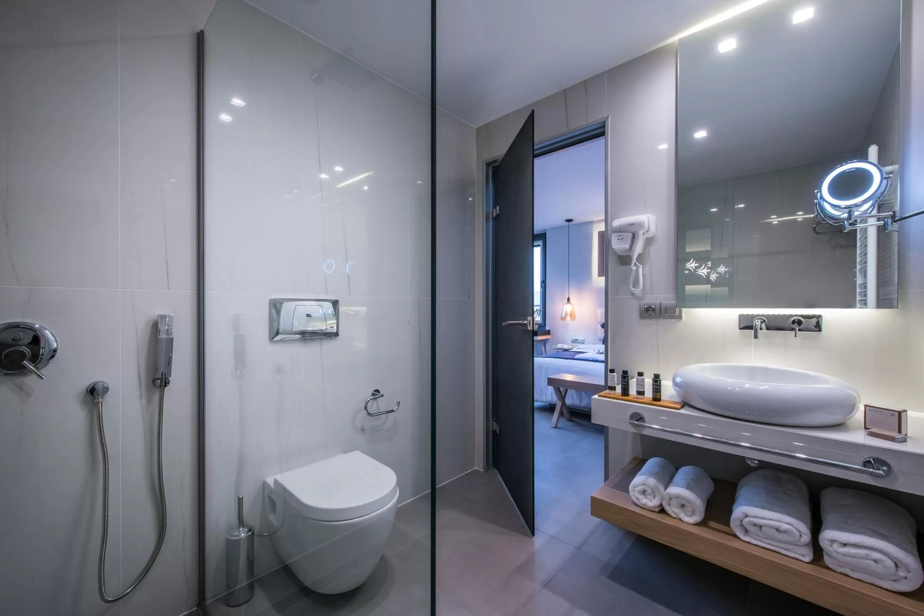 Bathroom, Bed in Lavris City Suites