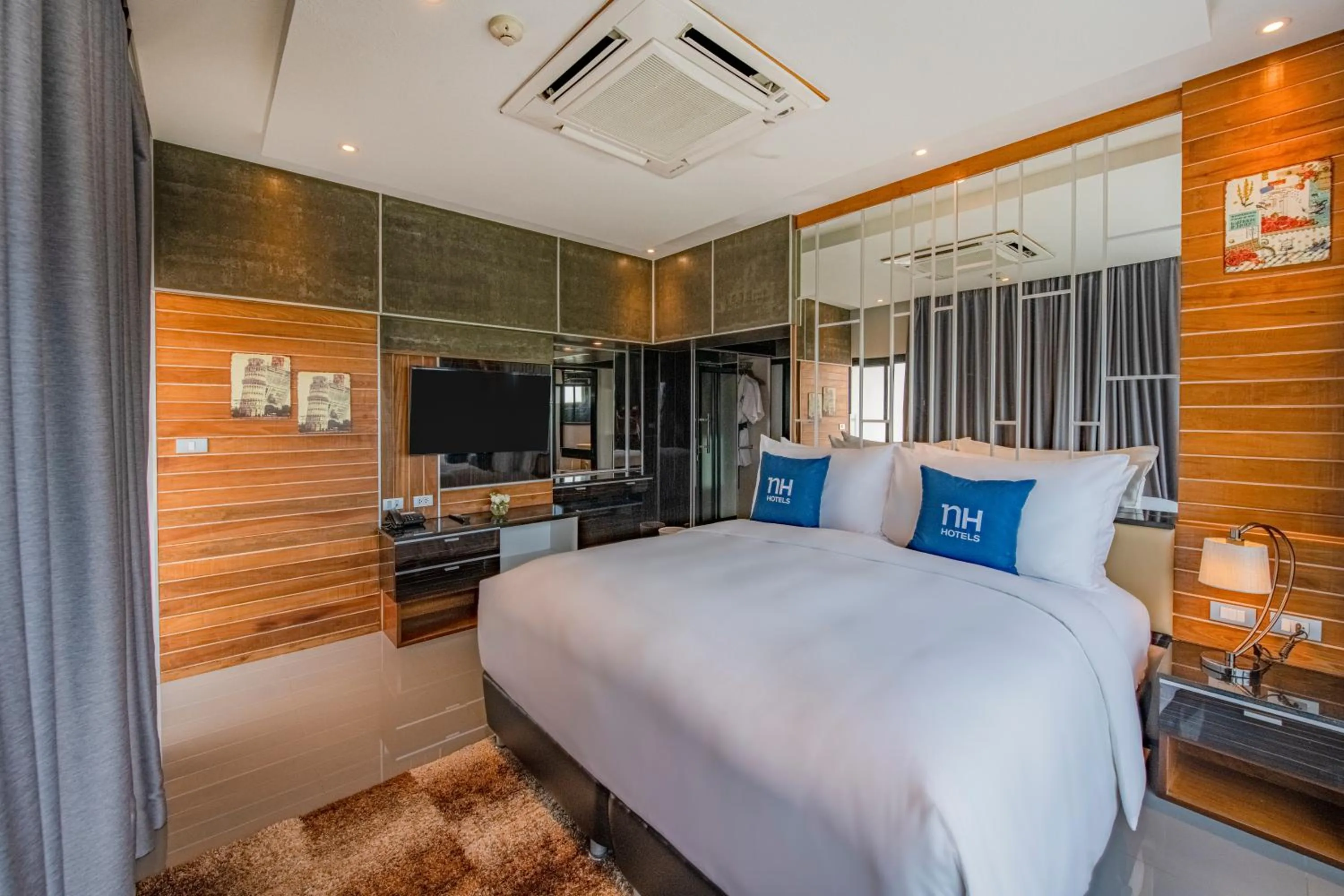 Bed in NH Boat Lagoon Phuket Resort