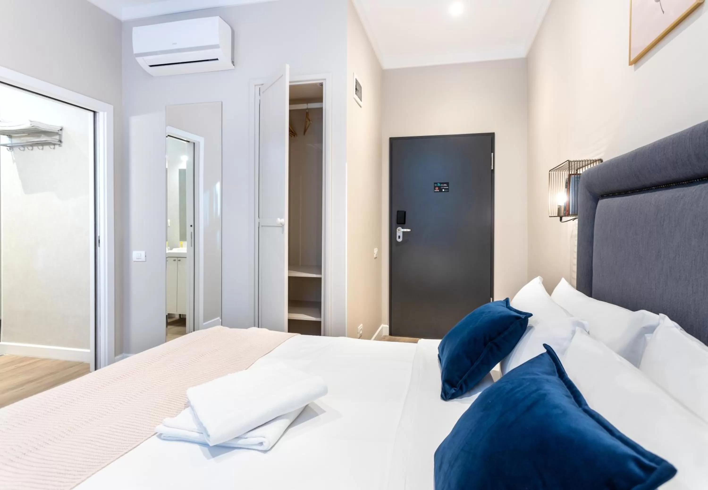 Bedroom, Bed in DeGoya Studios Bucharest Old Town