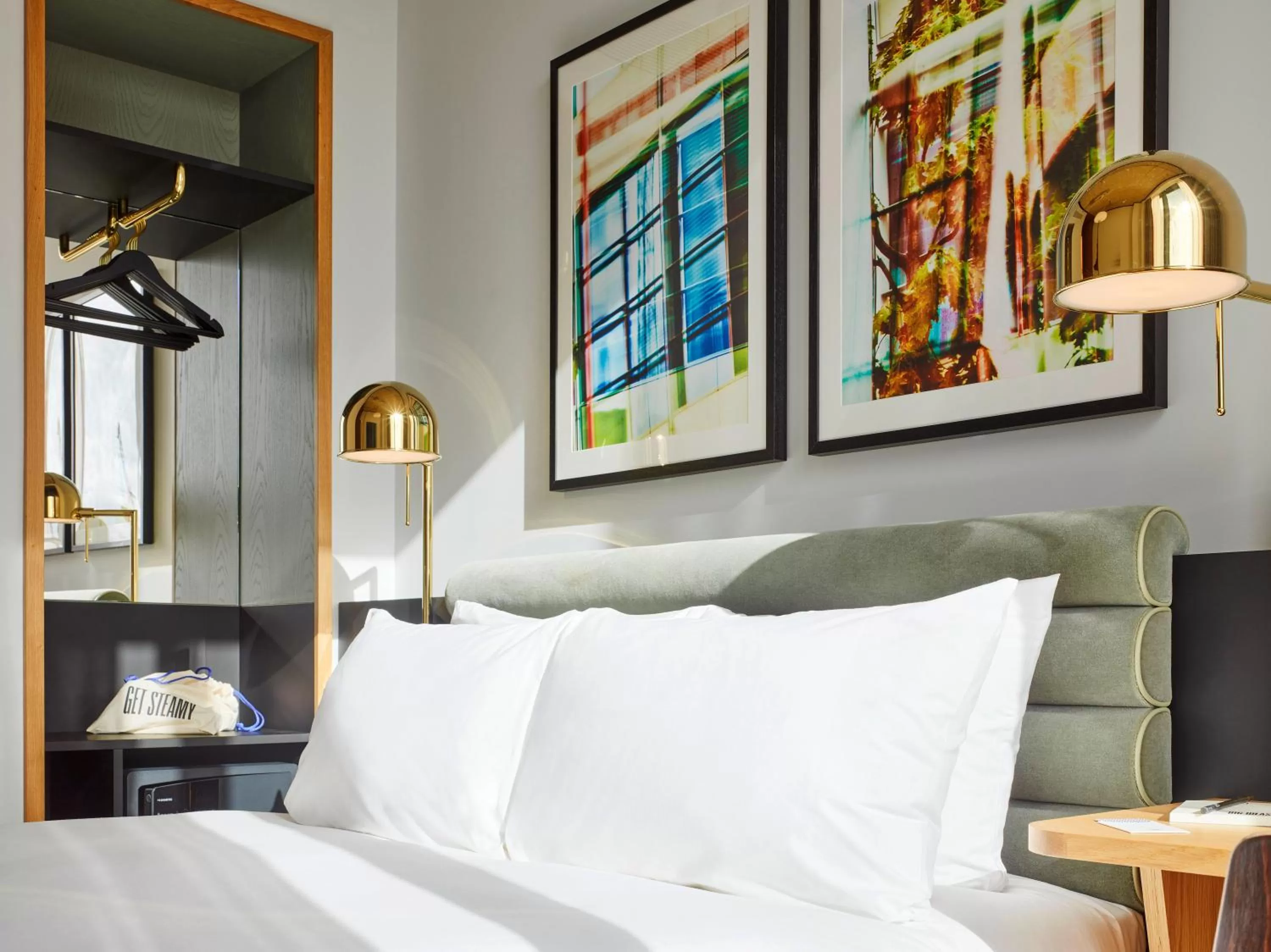 Bedroom, Bed in TRIBE London Canary Wharf