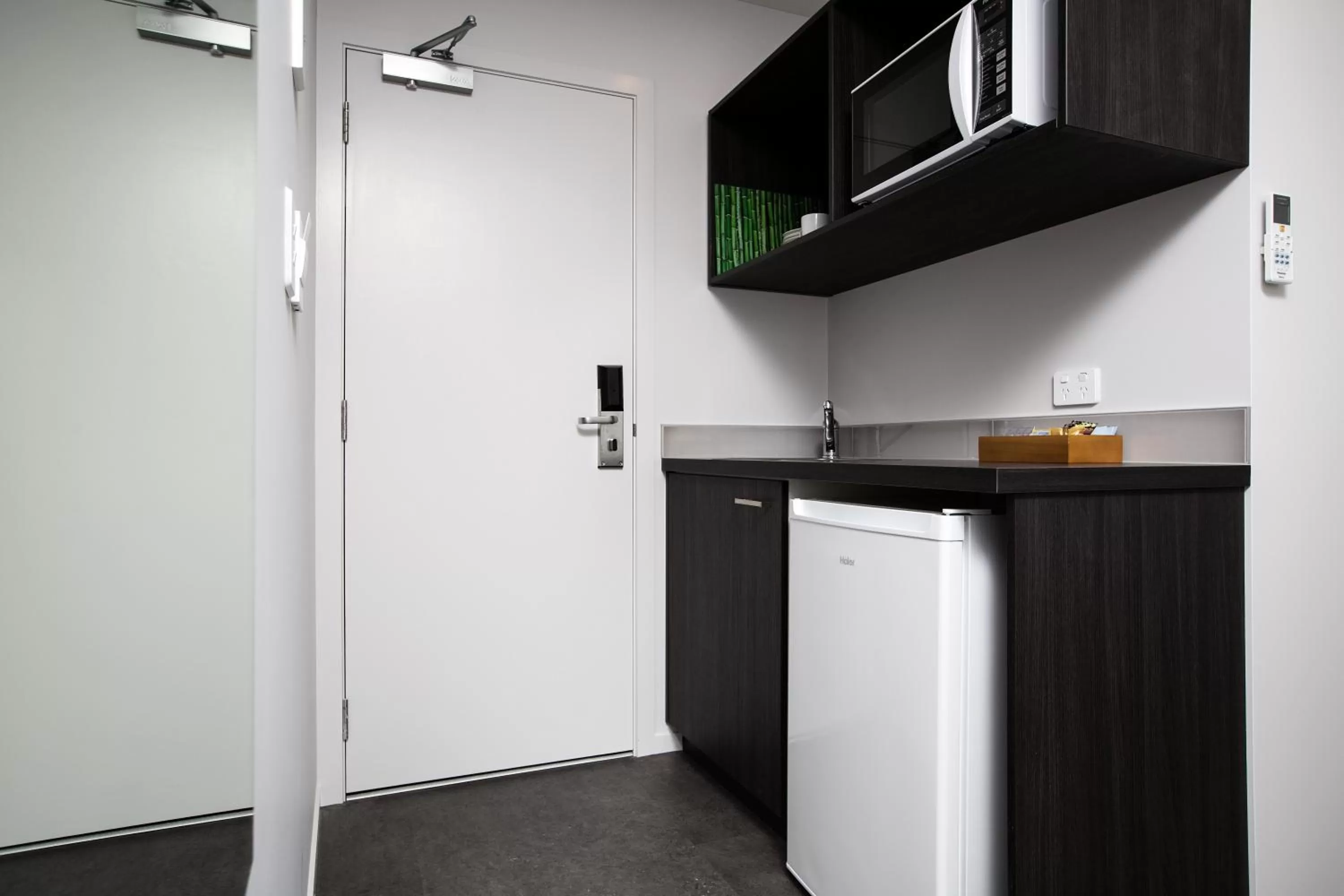 Kitchen or kitchenette in The Metrotel