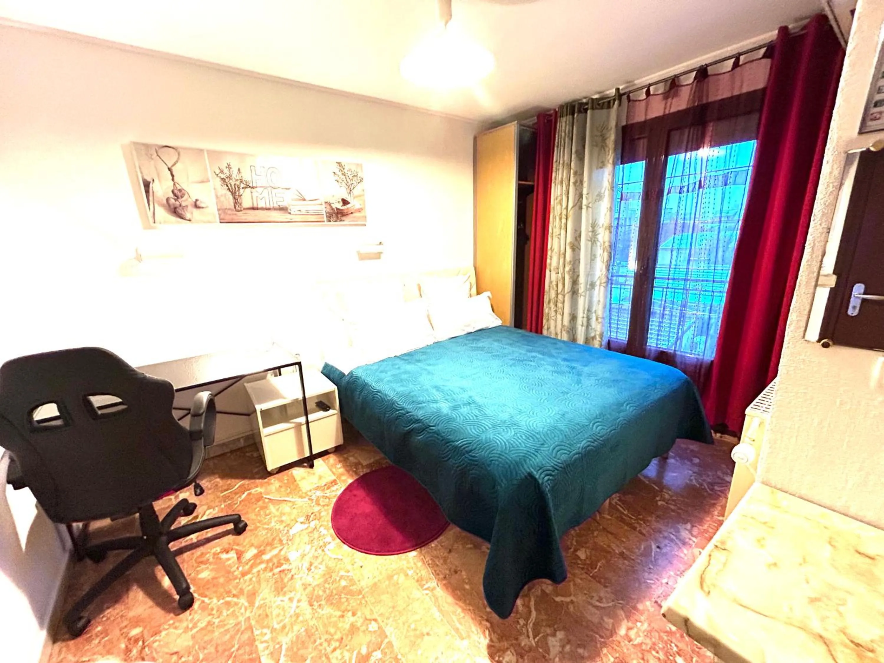 Bed in Hotel Paris Star