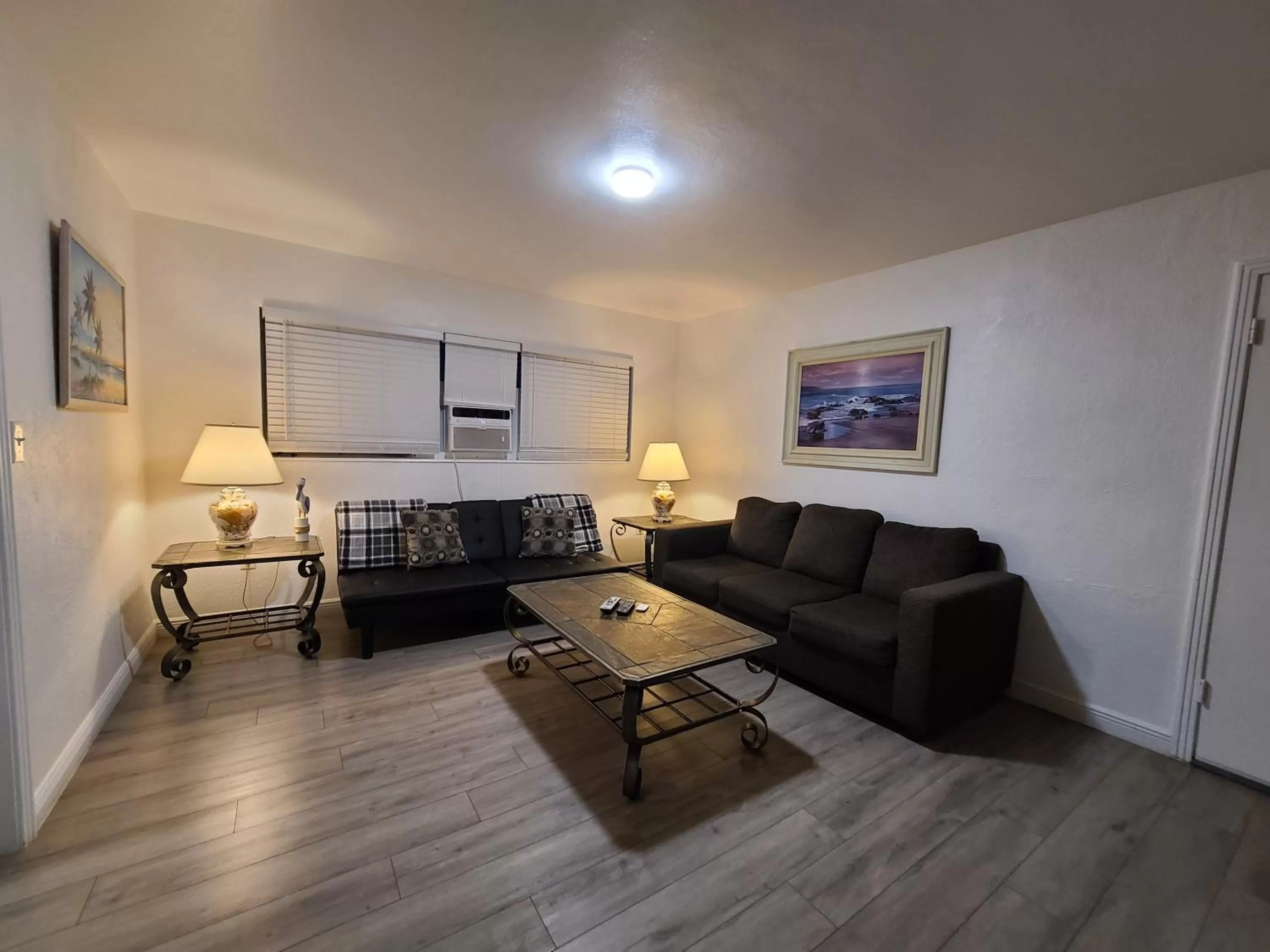 Living room in Sun Island Motel