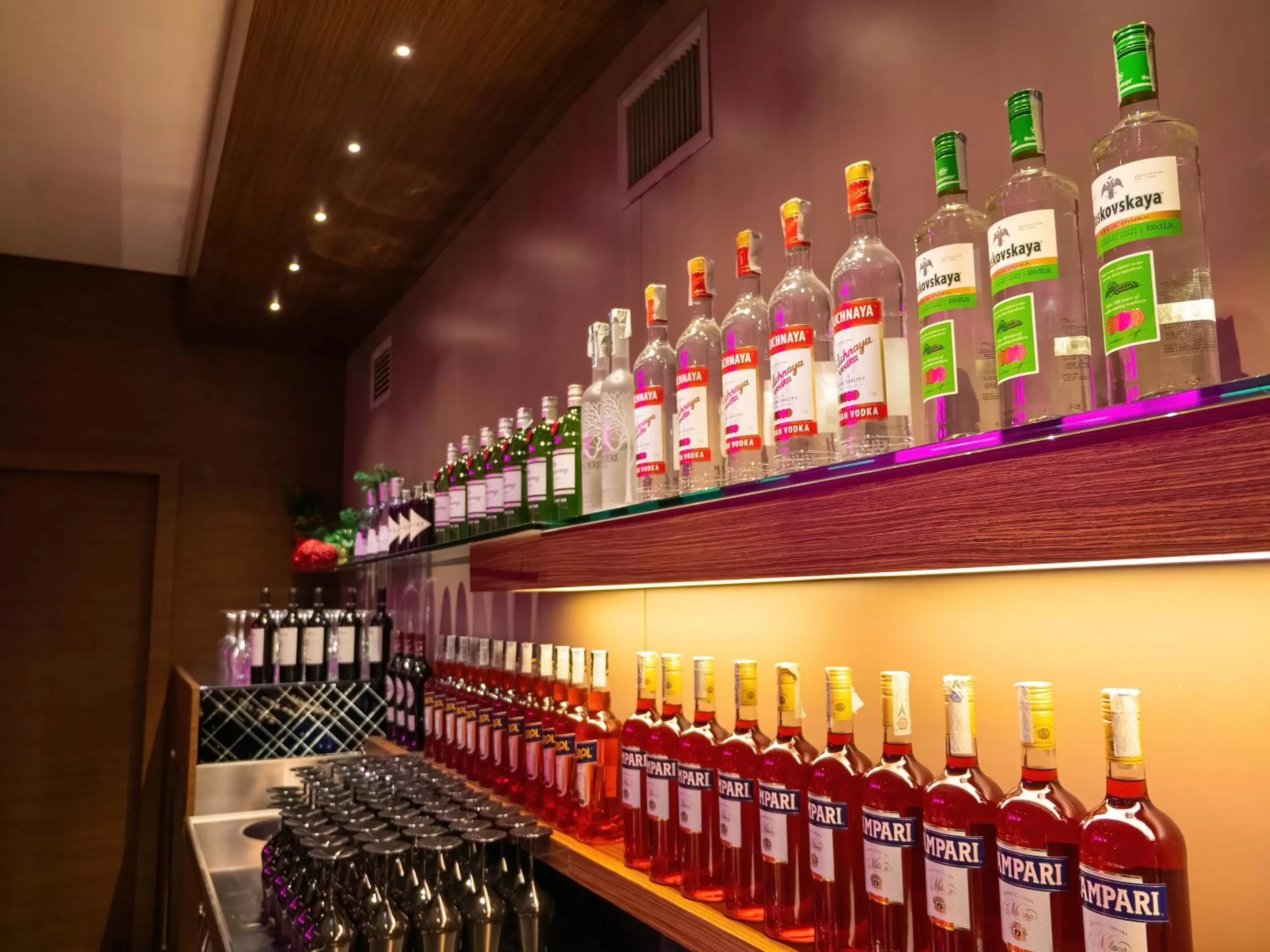 Restaurant/places to eat in Eos Hotel