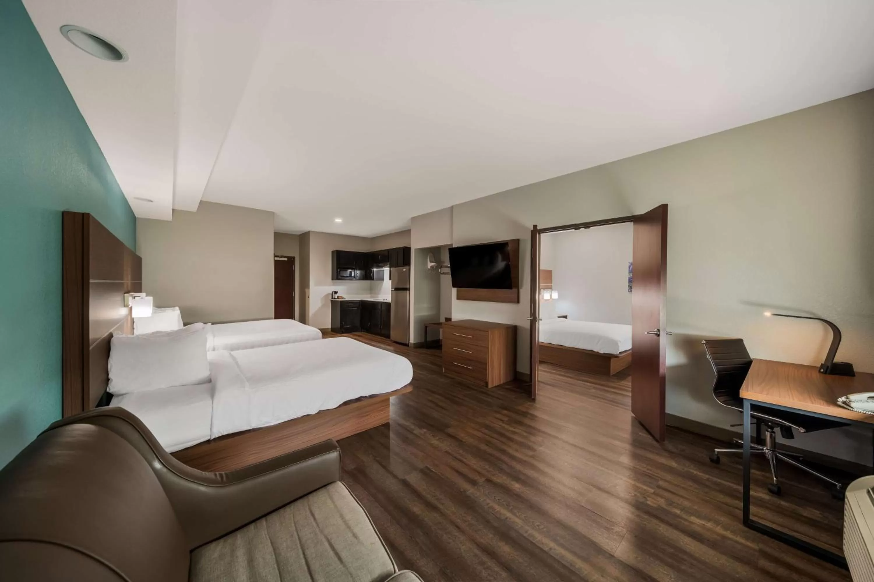 Photo of the whole room, Bed in Best Western Bowie Inn & Suites